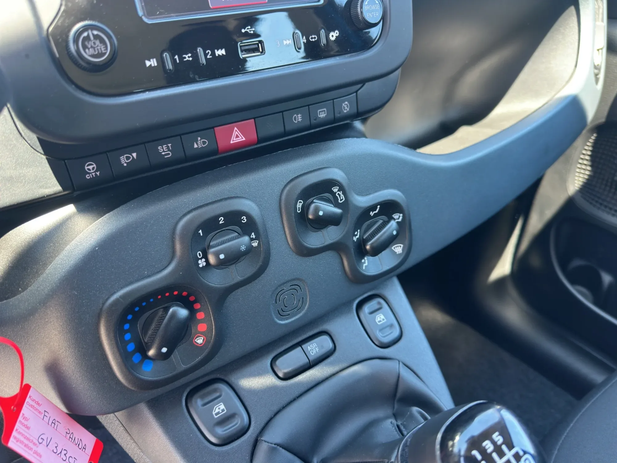 Fiat Panda 1.0 HYBRID 2024 — foto 16 di 19