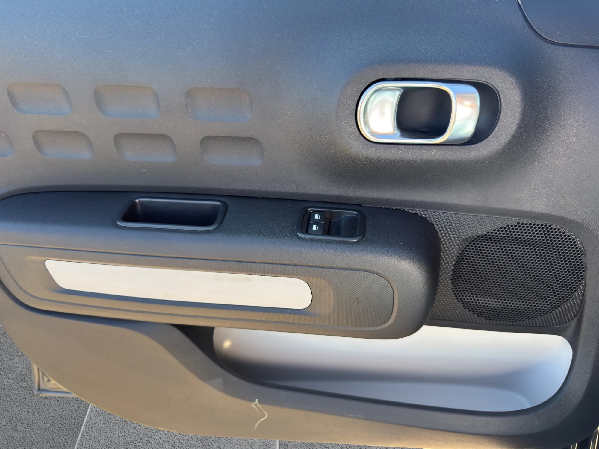 Citroën C3 1.5 BlueHDI 100 Cv. Plus 2024 — foto 11 di 18
