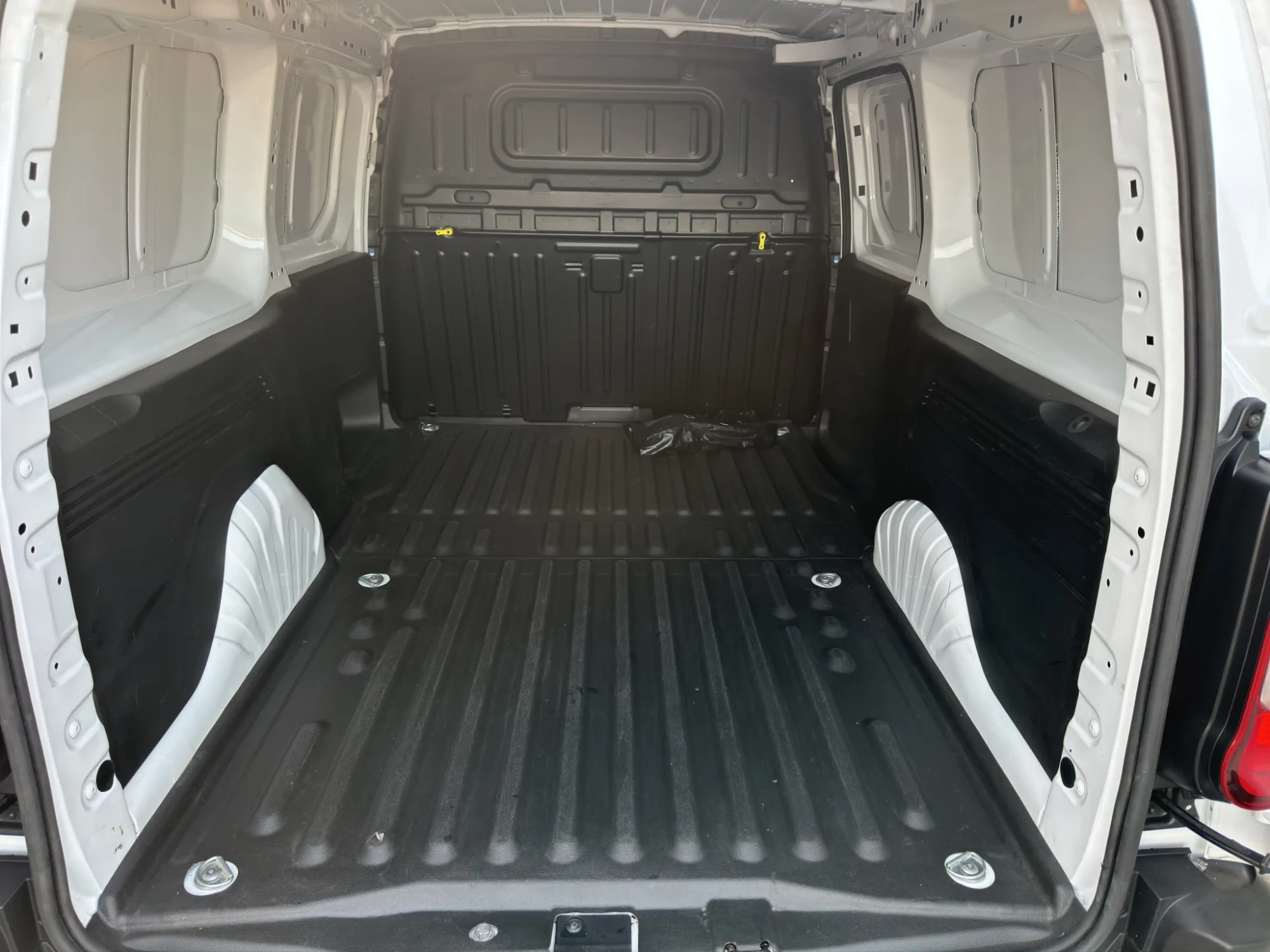 Opel Combo Cargo XL 1.5 100 Cv. Edition L2 2024 — foto 20 di 22