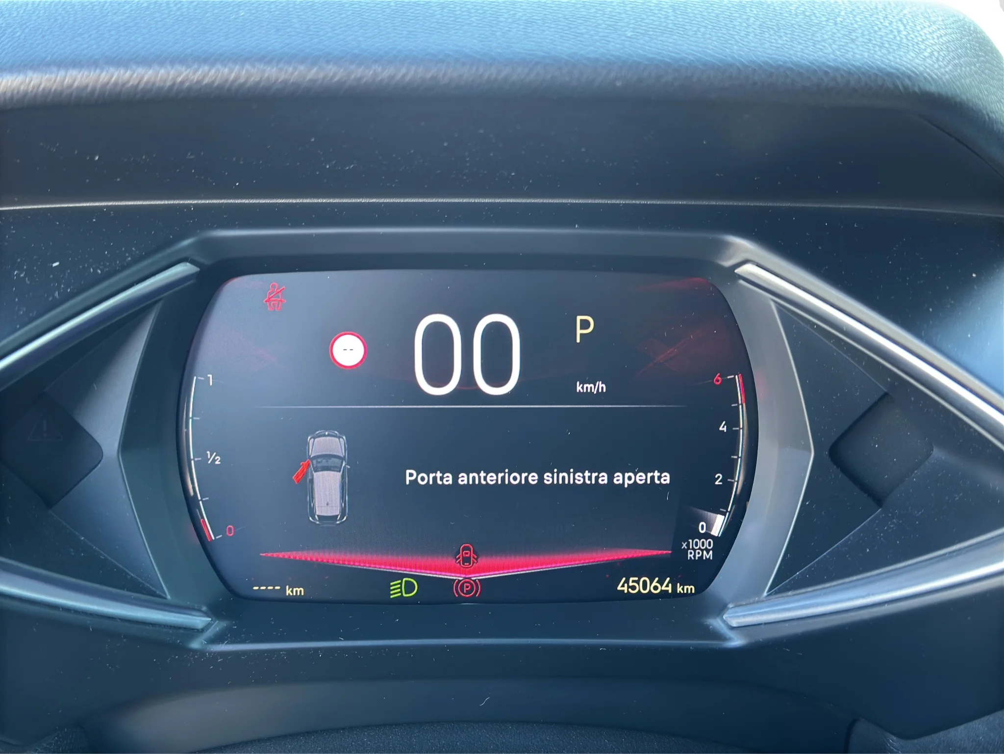DS DS3 CROSSBACK ÉTOILE 1.5 BLUEHDi EAT8 2020 — foto 11 di 22