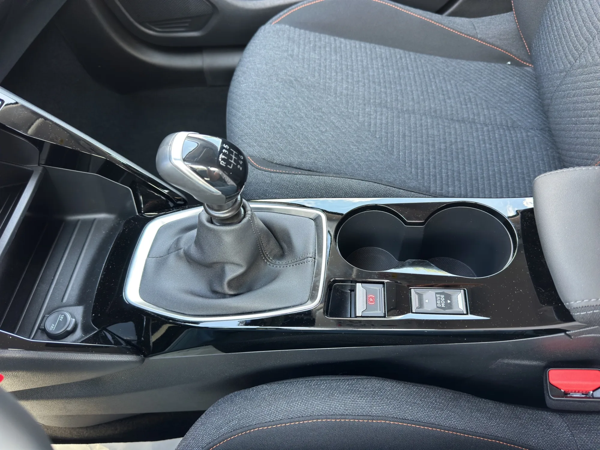 Peugeot 208 Business 2026 — foto 17 di 19