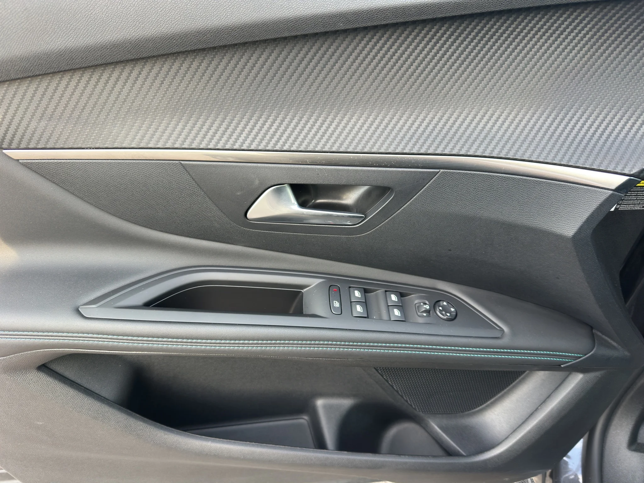 Peugeot 3008 BLUEHDI 1.5 EAT8 ALLURE 2022 — foto 12 di 21