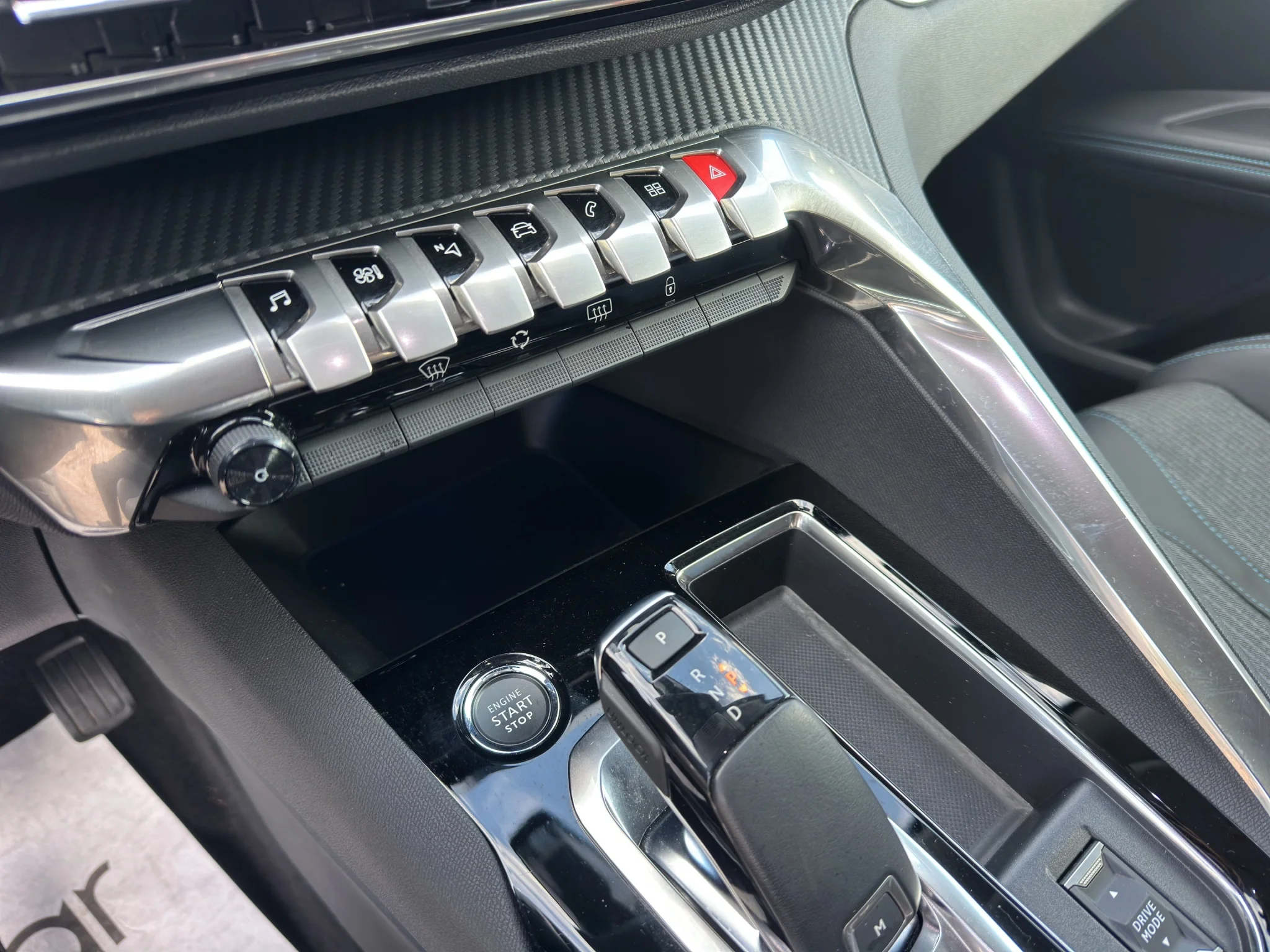 Peugeot 3008 BLUEHDI 1.5 EAT8 ALLURE 2022 — foto 16 di 21