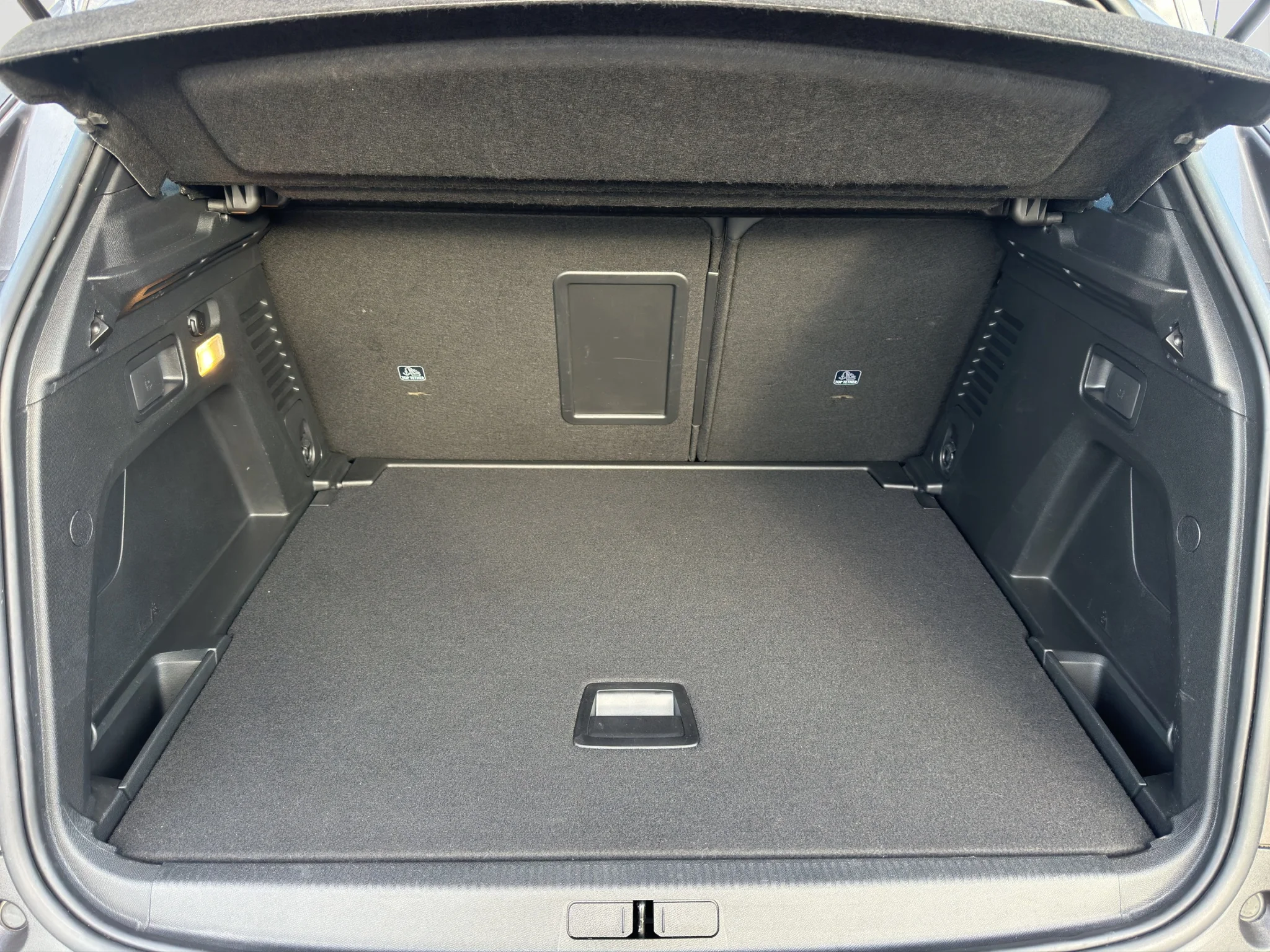 Peugeot 3008 BLUEHDI 1.5 EAT8 ALLURE 2022 — foto 18 di 21