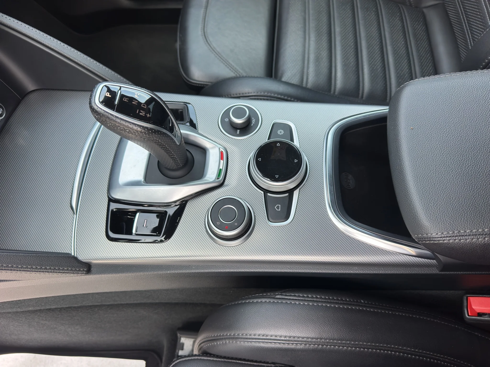 Alfa Romeo Stelvio 2.2 TD VELOCE AT8 Q4 2022 — foto 16 di 23