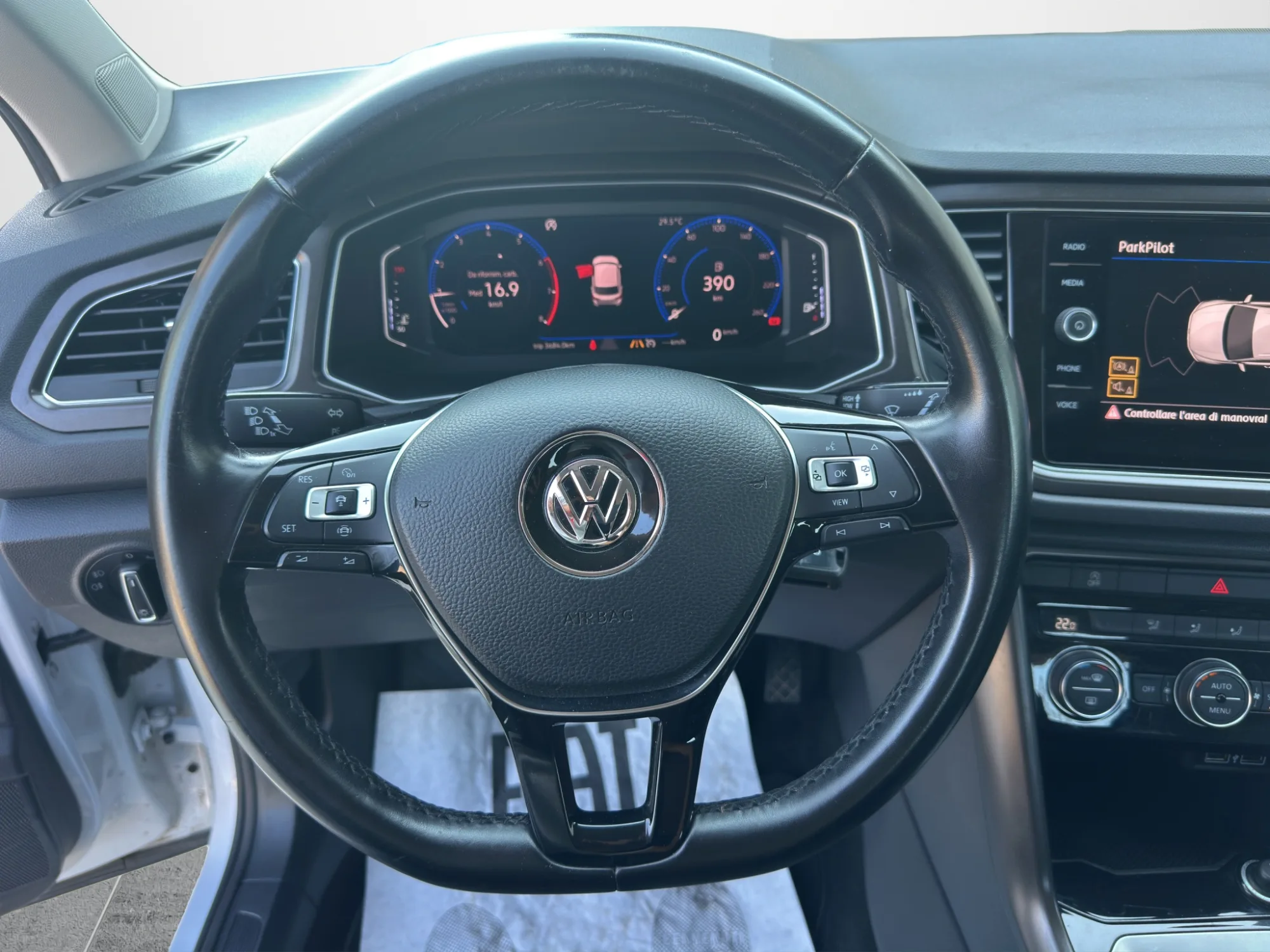 Volkswagen T-Roc 1.0 TSI 115 Cv Style 2019 — foto 10 di 20