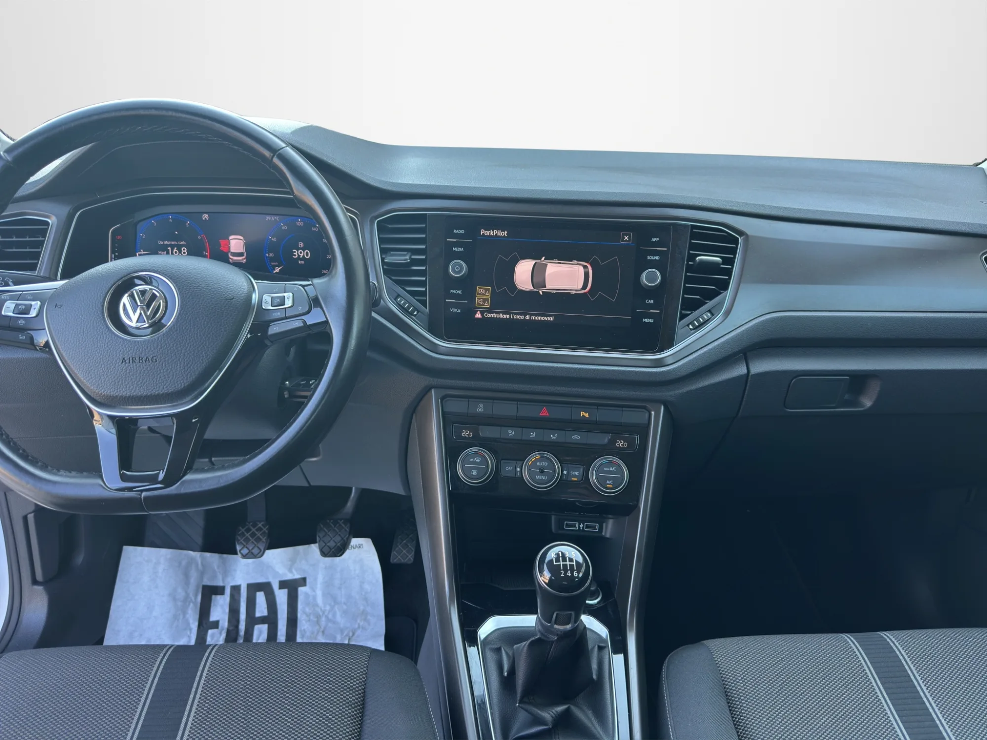 Volkswagen T-Roc 1.0 TSI 115 Cv Style 2019 — foto 14 di 20