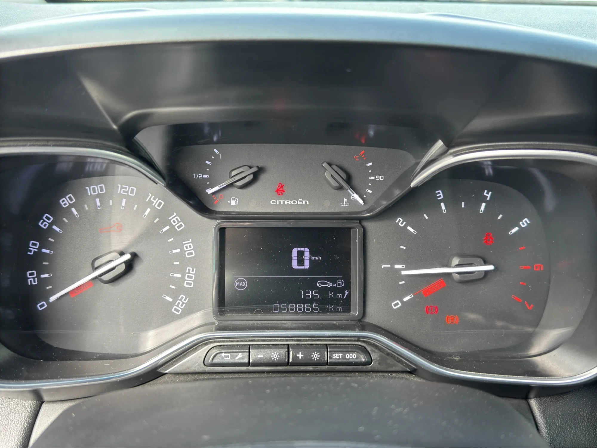 Citroën C3 AIRCROSS 1.5 BLUEHDI SHINE 2023 — foto 10 di 20