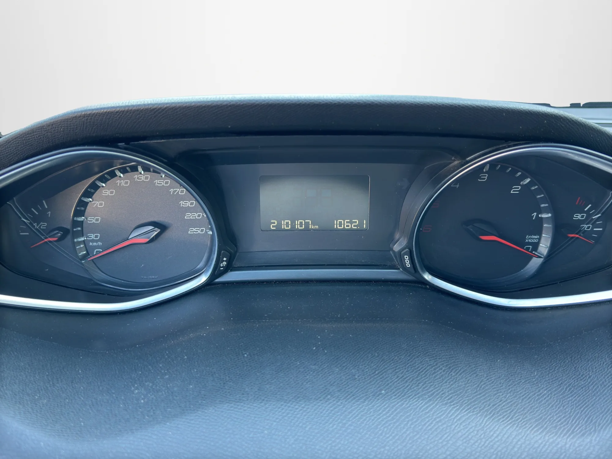 Peugeot 308 1.6 E-HDI 115 CV ACTIVE SW 2014 — foto 11 di 24