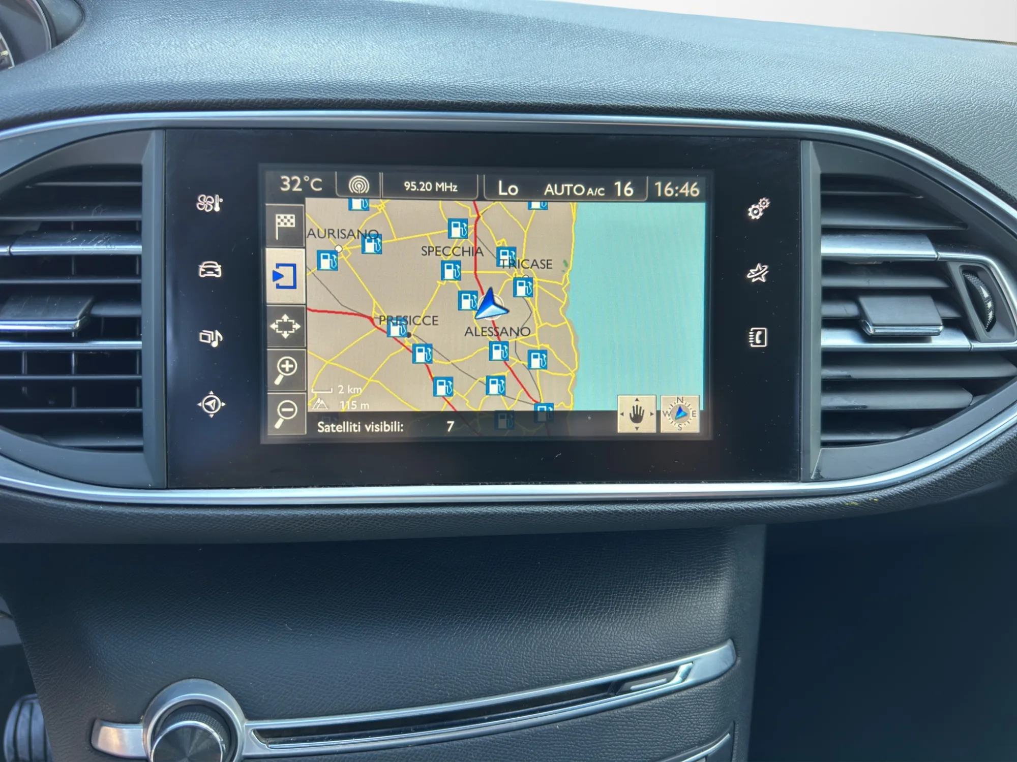 Peugeot 308 1.6 E-HDI 115 CV ACTIVE SW 2014 — foto 15 di 24