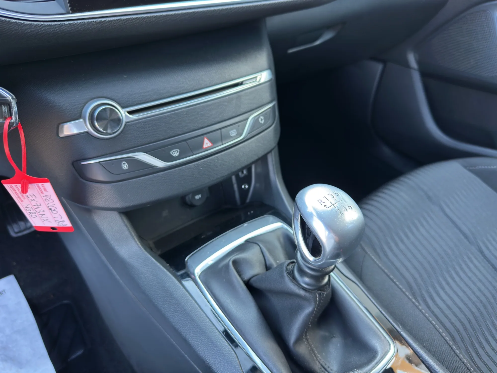 Peugeot 308 1.6 E-HDI 115 CV ACTIVE SW 2014 — foto 16 di 24