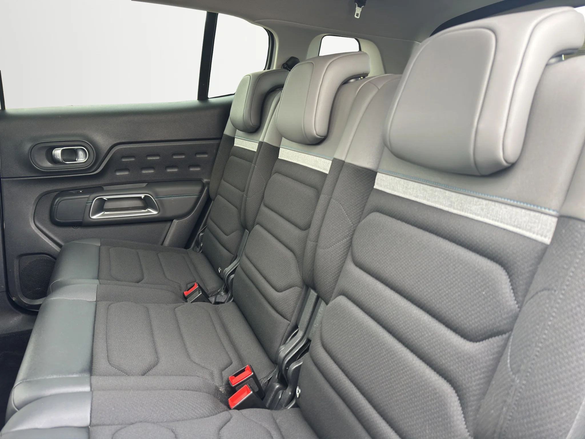 Citroën C5 AIRCROSS 1.5 BLUEHDI EAT8 FEEL PACK 2023 — foto 13 di 23