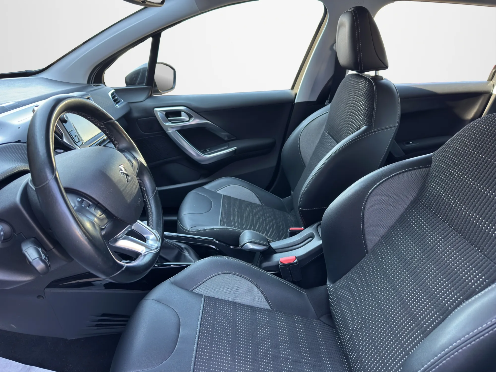 Peugeot 2008 1.5 100 Cv BlueHDI Allure 2019 — foto 9 di 21