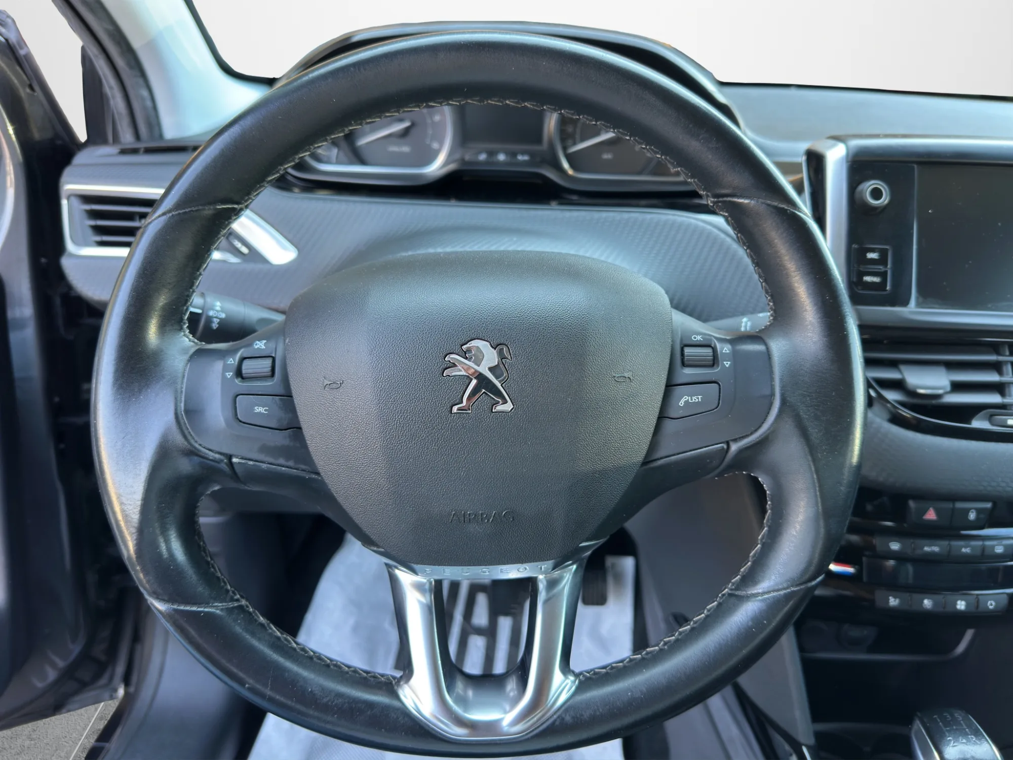 Peugeot 2008 1.5 100 Cv BlueHDI Allure 2019 — foto 10 di 21