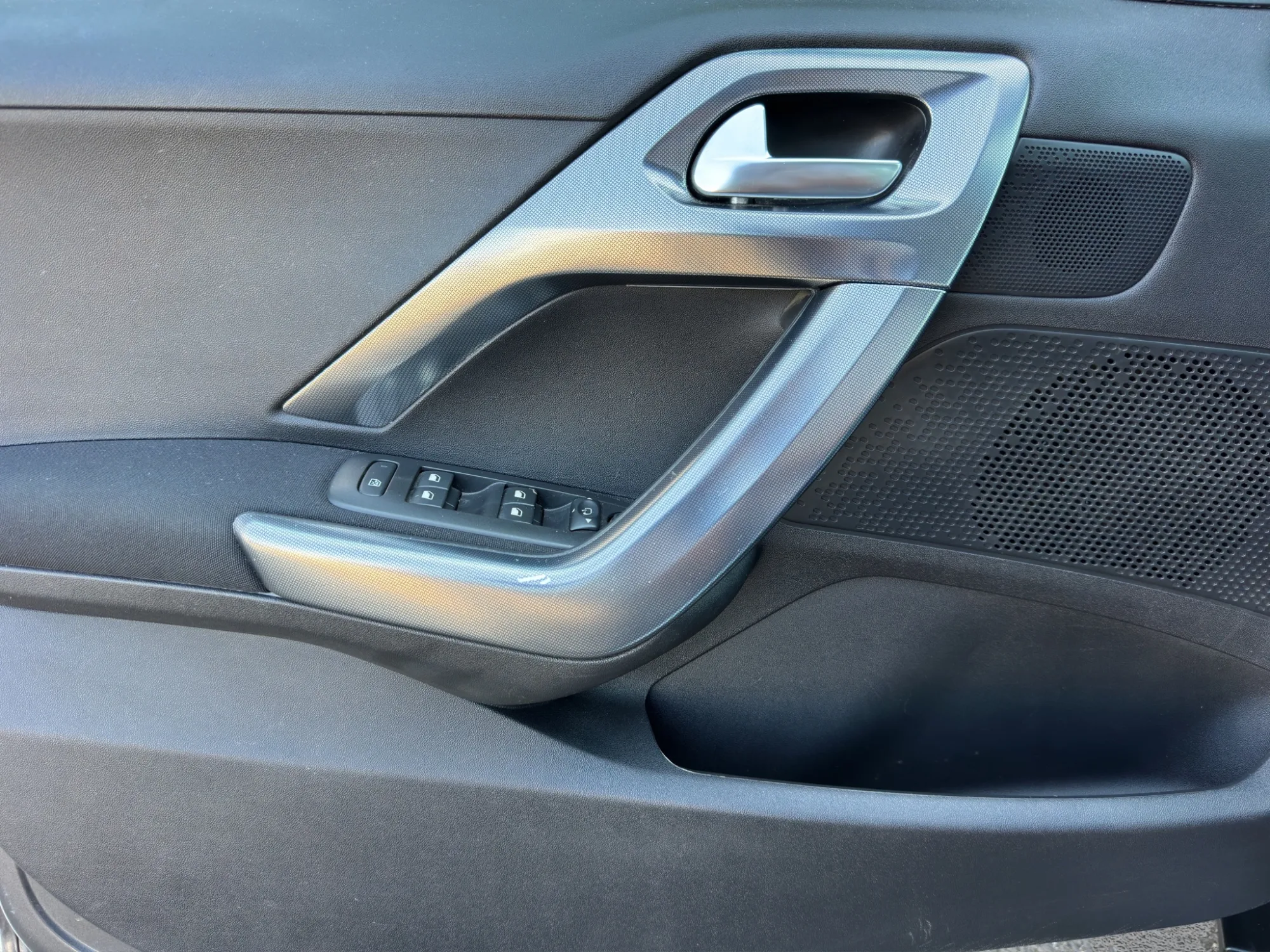 Peugeot 2008 1.5 100 Cv BlueHDI Allure 2019 — foto 12 di 21