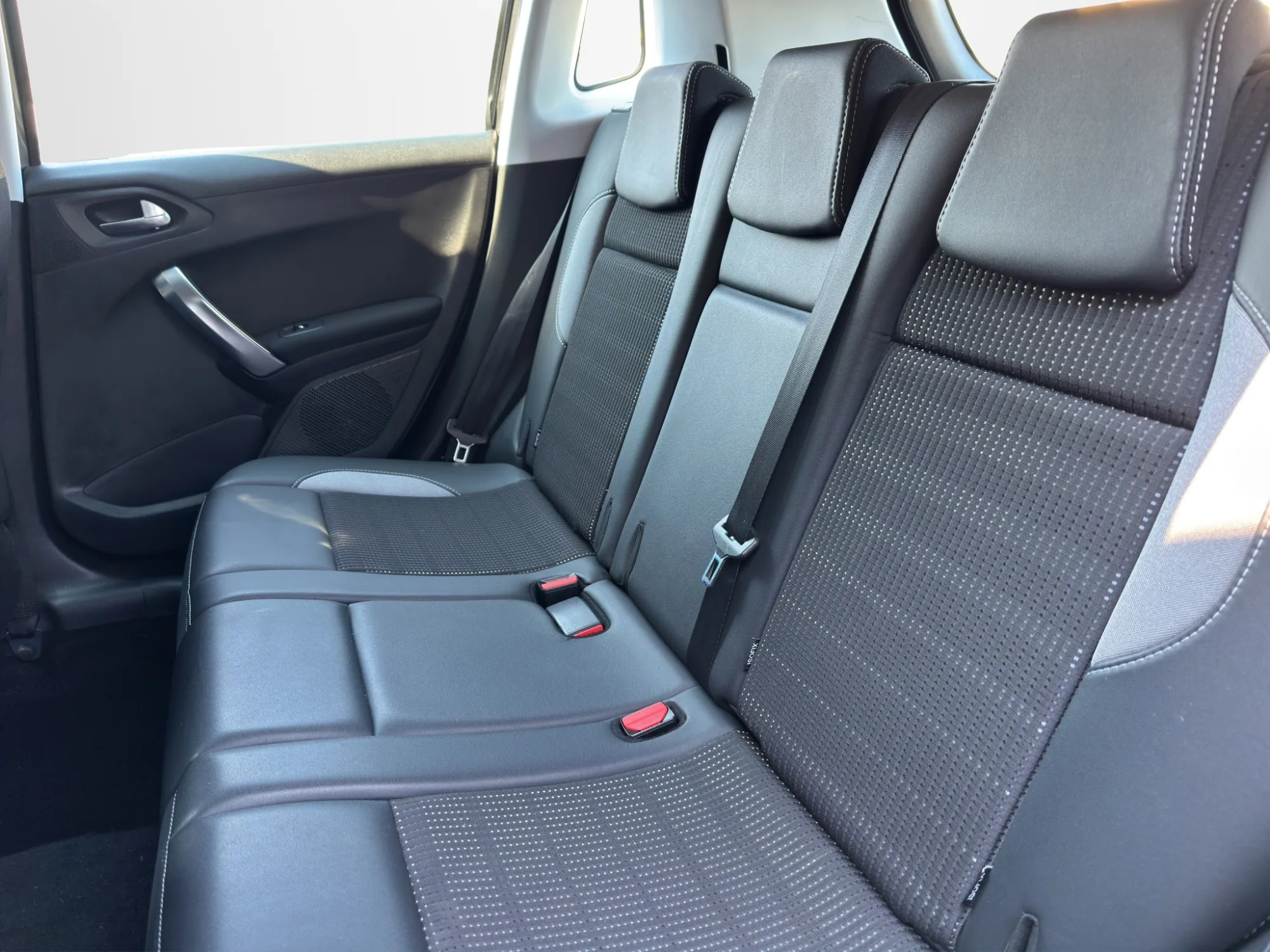 Peugeot 2008 1.5 100 Cv BlueHDI Allure 2019 — foto 13 di 21