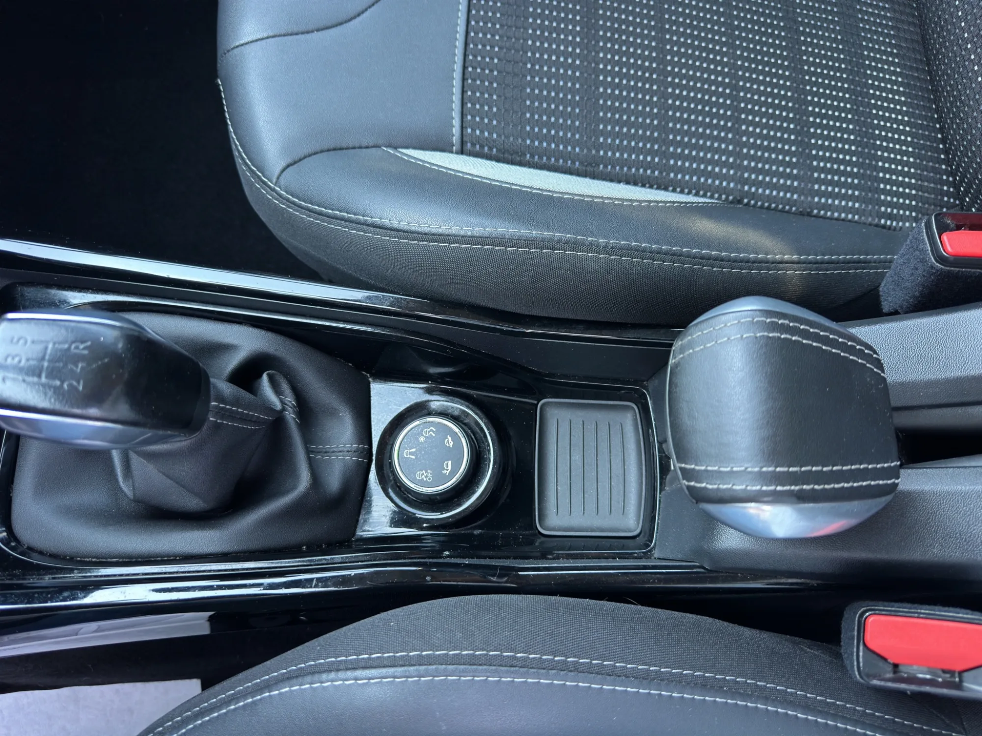 Peugeot 2008 1.5 100 Cv BlueHDI Allure 2019 — foto 17 di 21