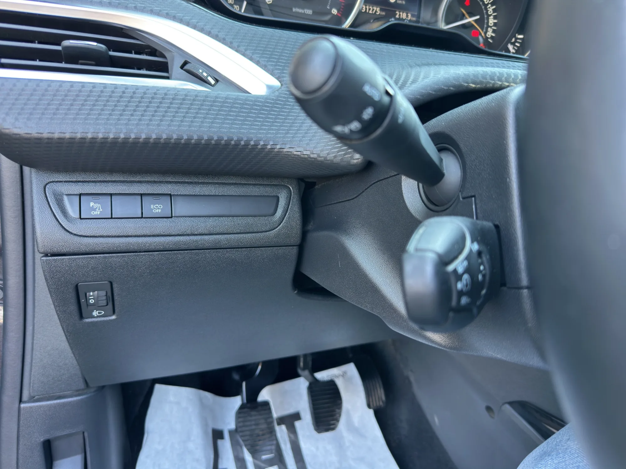 Peugeot 2008 1.5 100 Cv BlueHDI Allure 2019 — foto 18 di 21