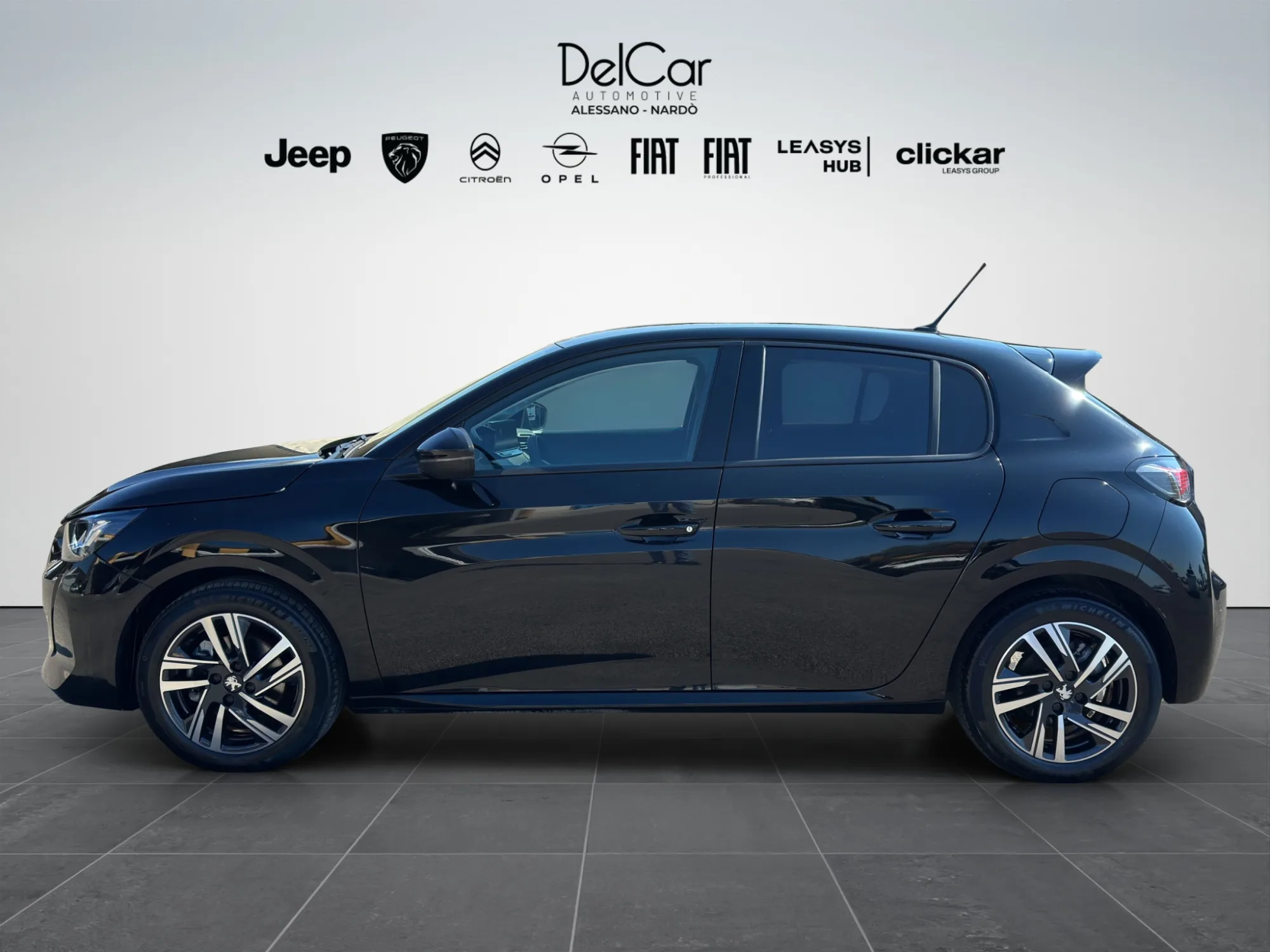 Peugeot 208 Peugeot 208 1.2 100 Cv. EAT8 Allure Pack 2023 — foto 3 di 22
