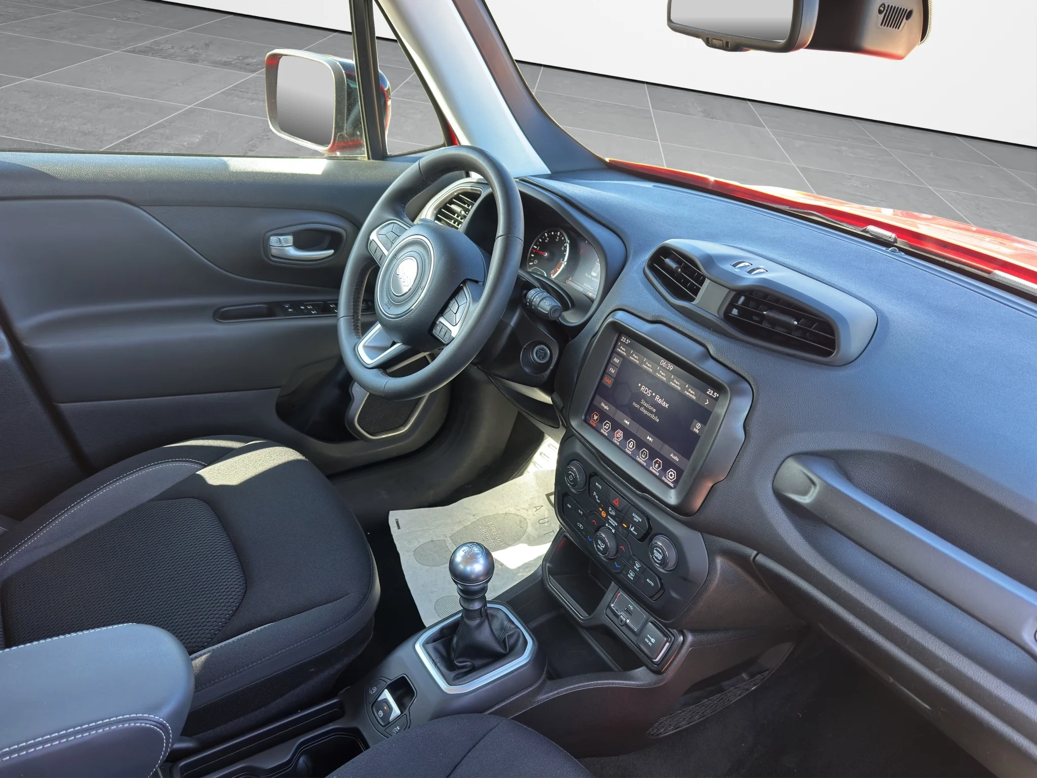 Jeep Renegade 1.6 MJT LIMITED 2023 — foto 17 di 21