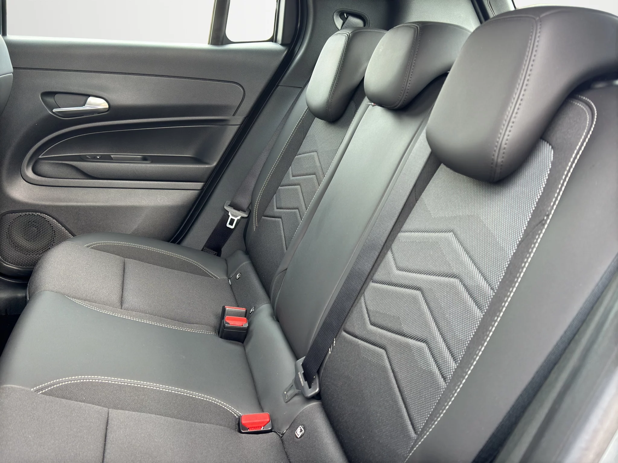Jeep Avenger 1.2 TURBO MHEV ALTITUDE 2024 — foto 12 di 19