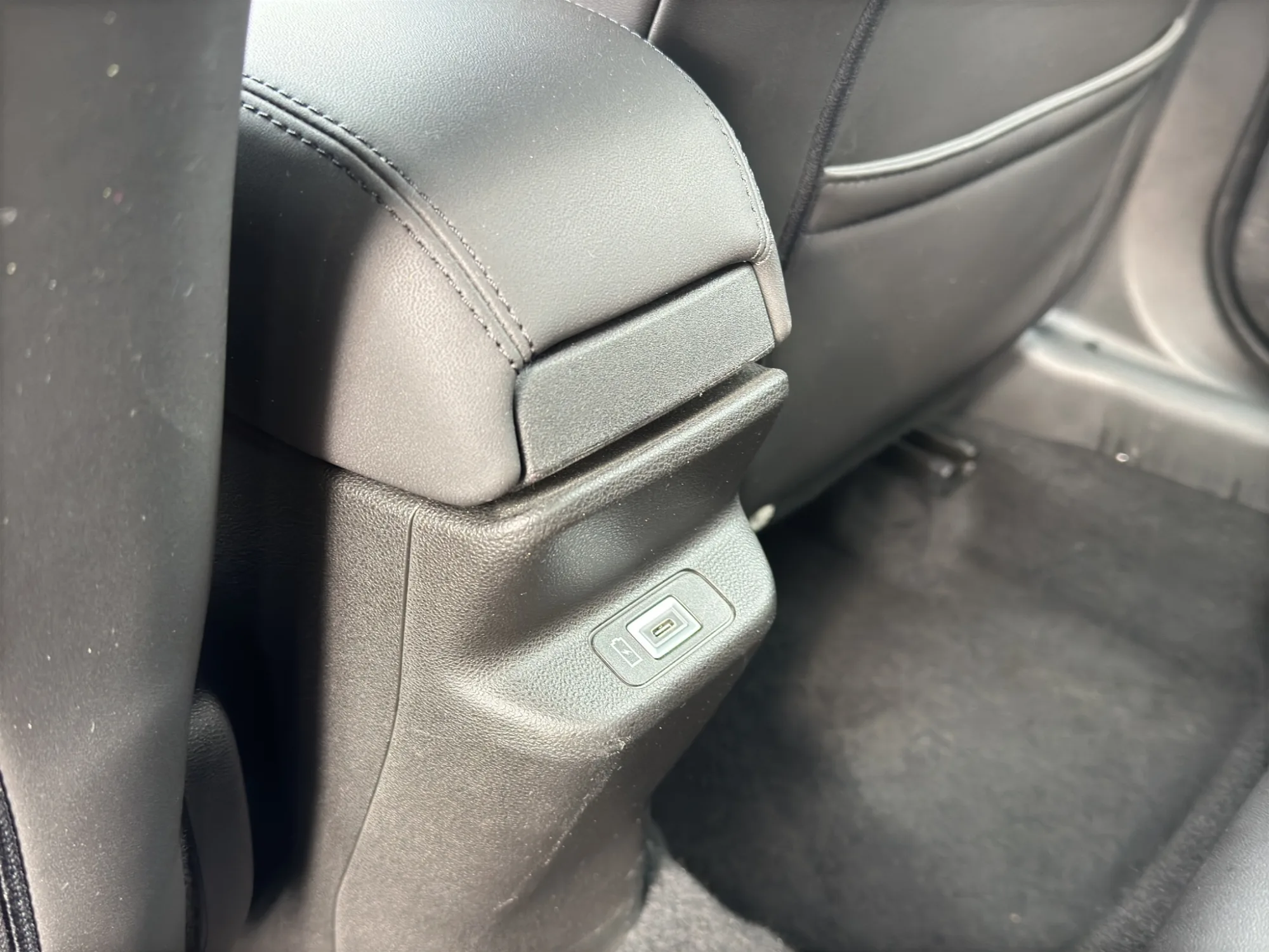 Jeep Avenger 1.2 TURBO MHEV ALTITUDE 2024 — foto 17 di 19