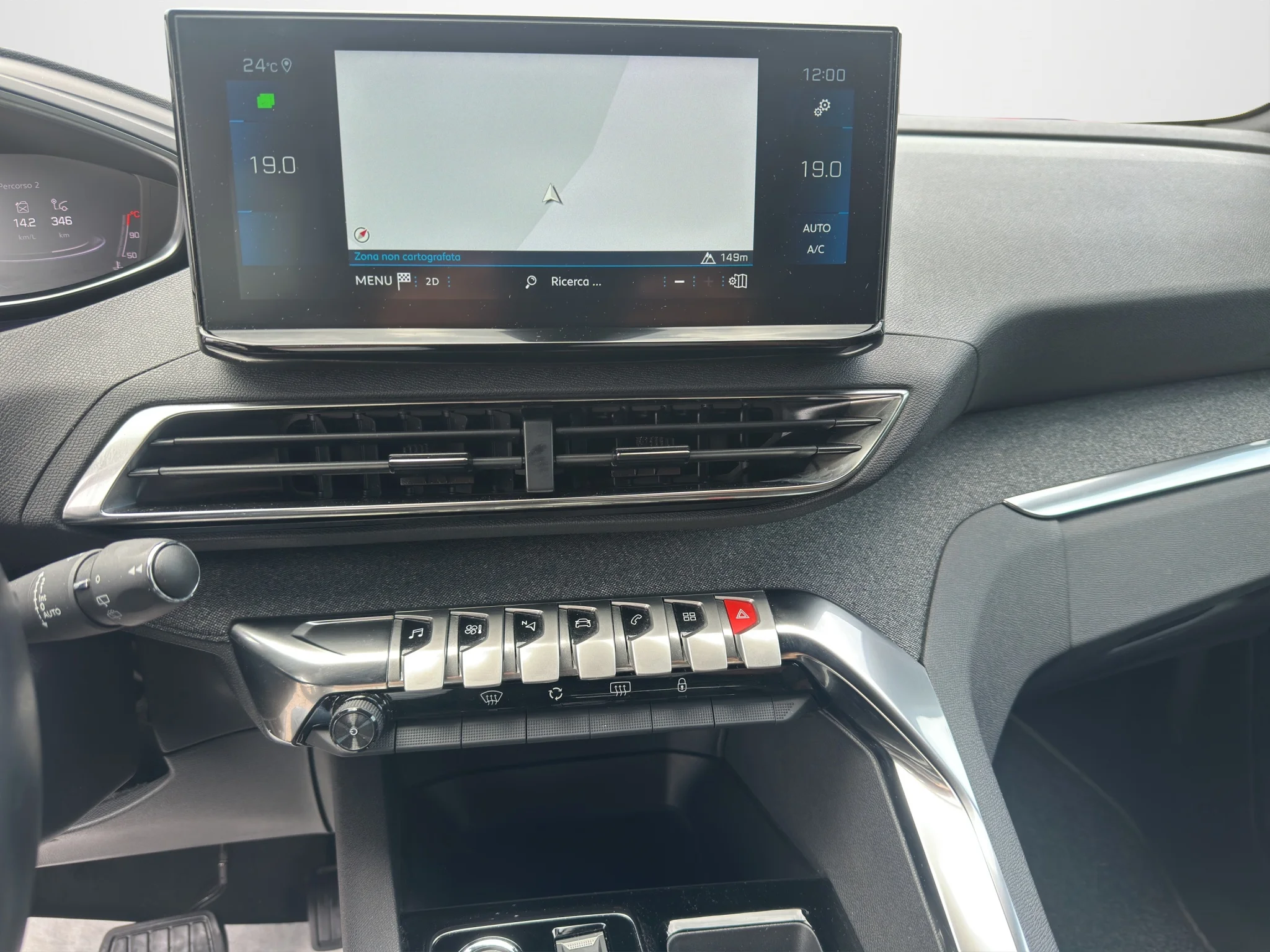Peugeot 5008 1.5 BLUEHDI EAT8 2023 — foto 15 di 21