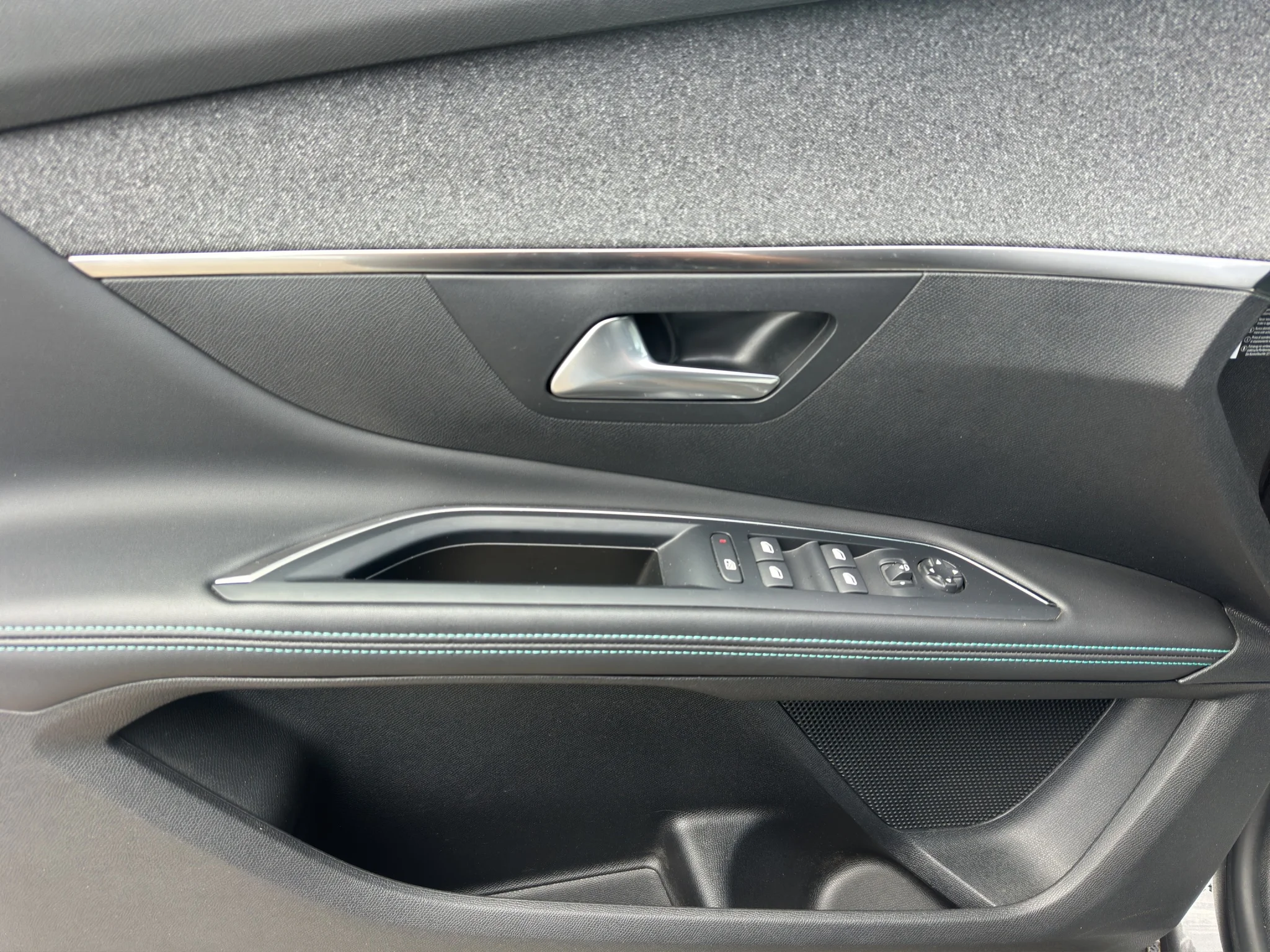 Peugeot 5008 1.5 BLUEHDI EAT8 2023 — foto 12 di 21