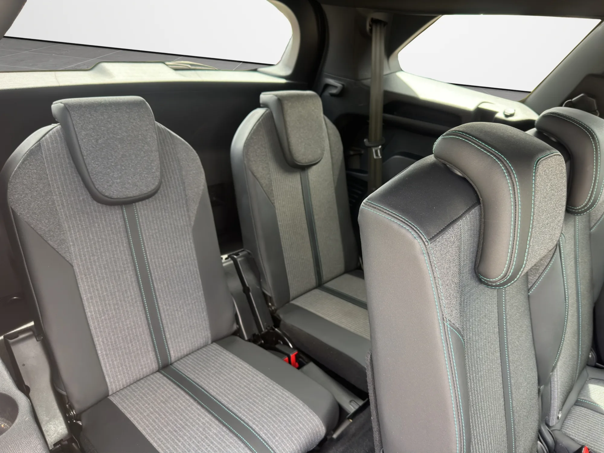 Peugeot 5008 1.5 BLUEHDI EAT8 2023 — foto 18 di 21