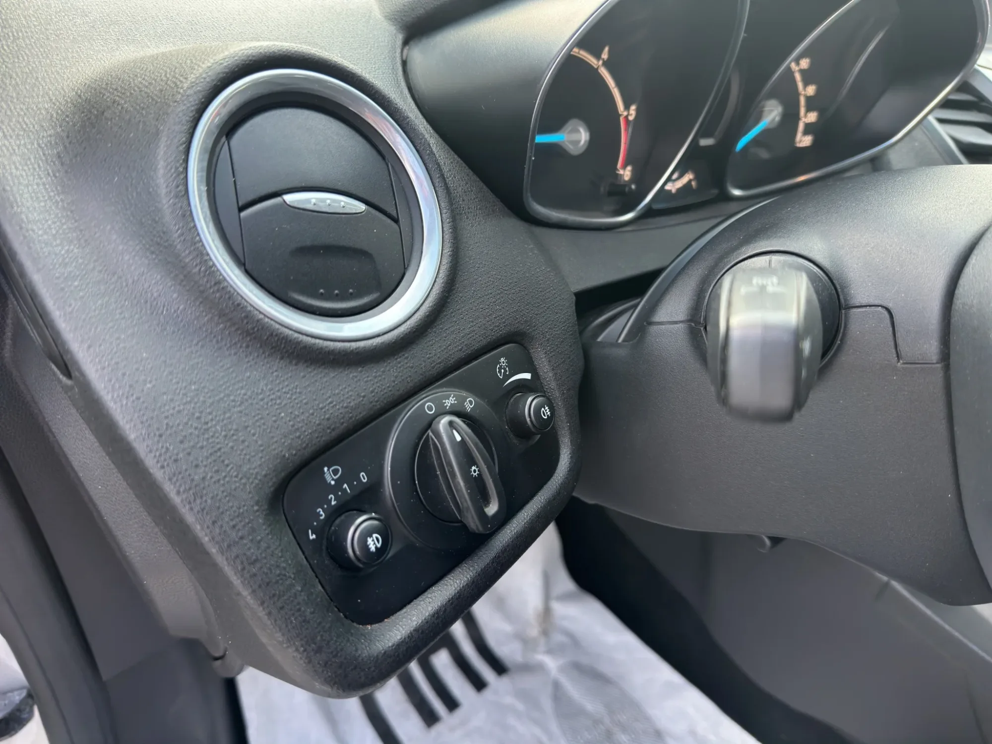 Ford Fiesta 1.5 TDCI PLUS 2016 — foto 17 di 20