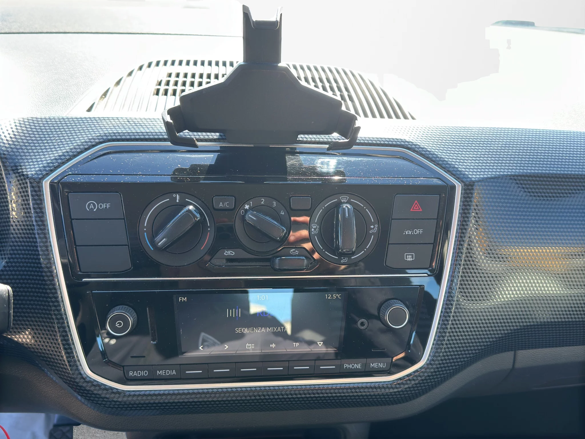 Volkswagen UP! MOVE 1.0 2022 — foto 14 di 21