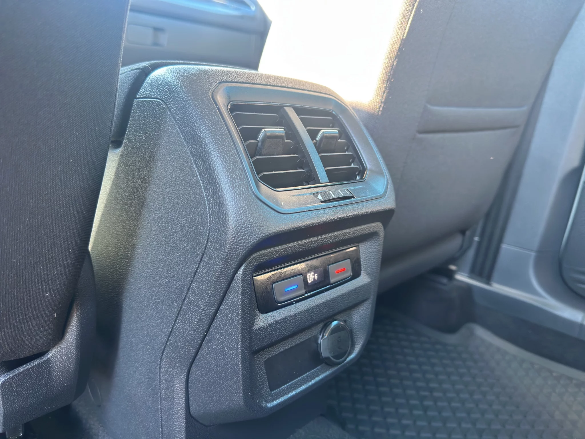 Volkswagen Tiguan 2.0 TDI LIFE 2021 — foto 18 di 21
