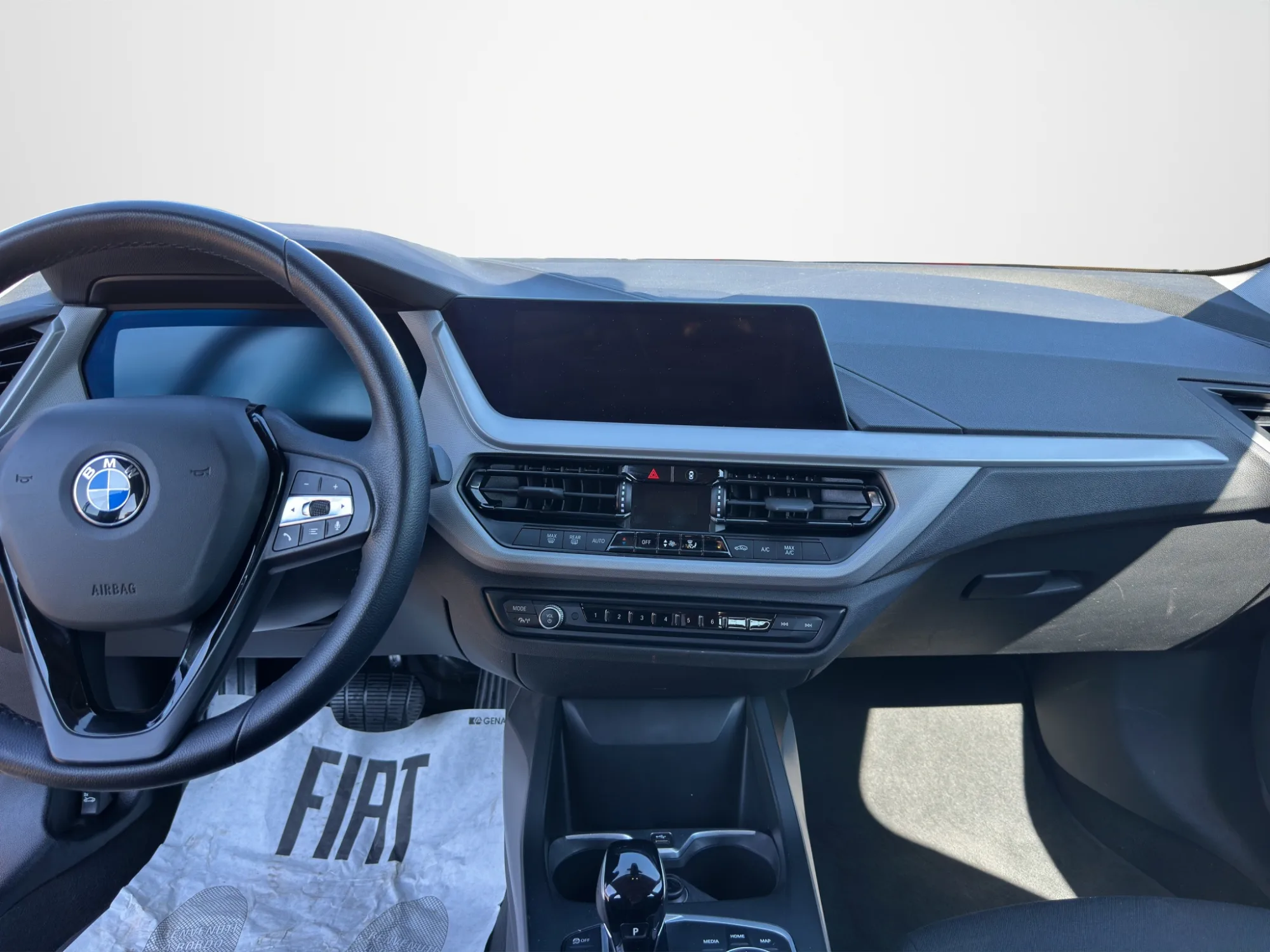 BMW Serie 1 118d 2.0 150 Cv. Business Advantage 2023 — foto 14 di 19