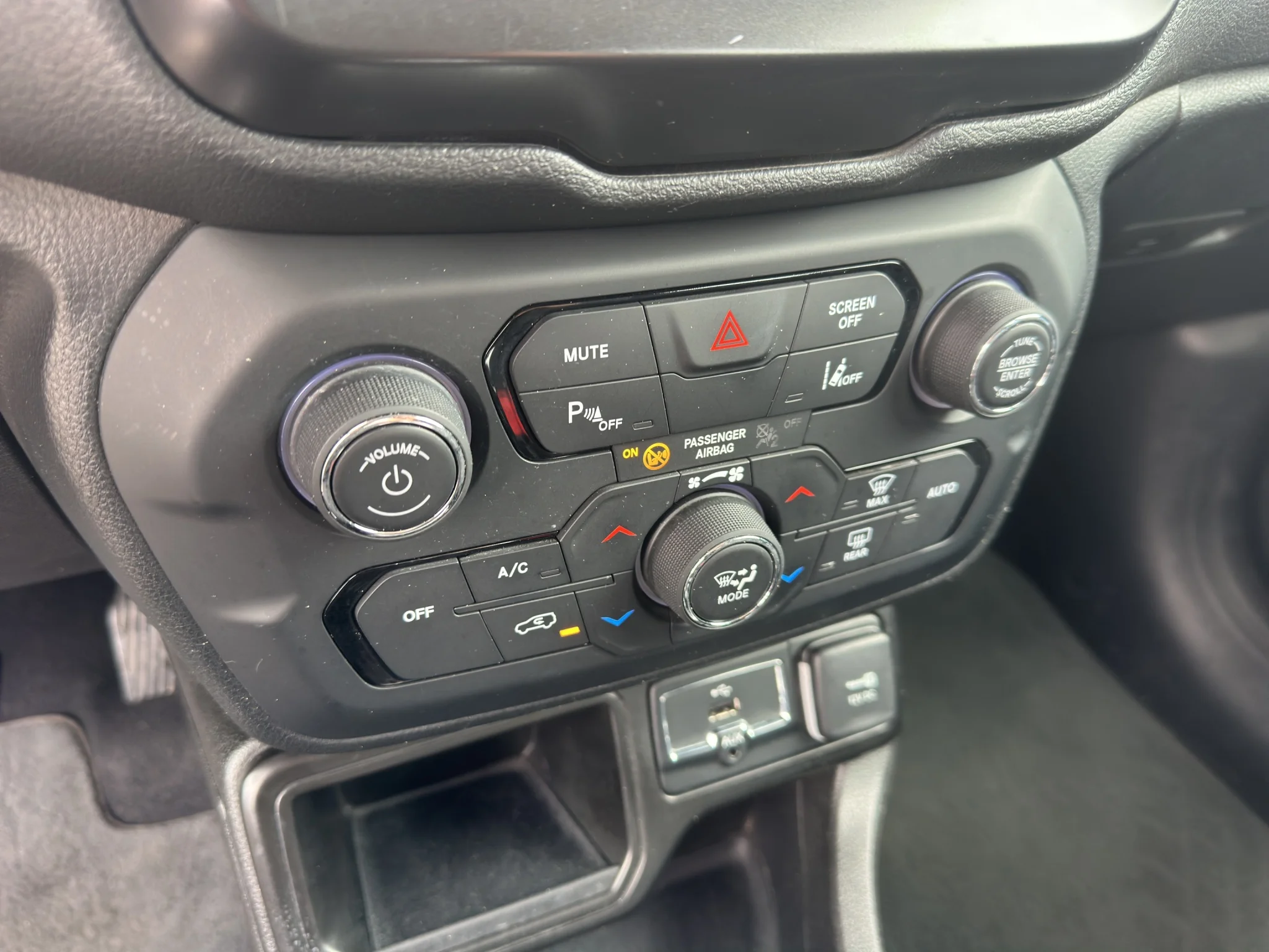 Jeep Renegade 1.6 MJT LIMITED 2021 — foto 14 di 18