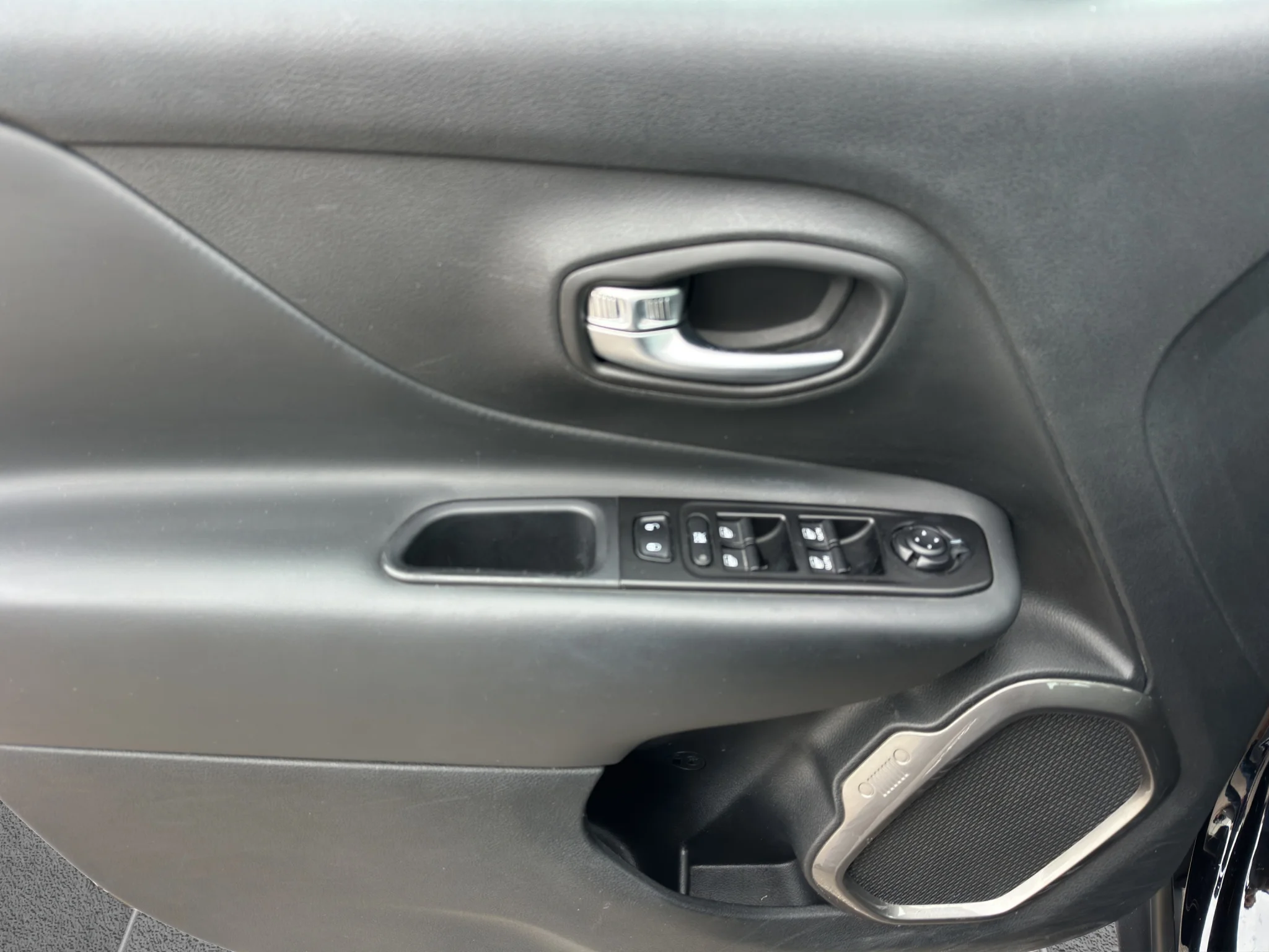 Jeep Renegade 1.6 MJT LIMITED 2021 — foto 11 di 18