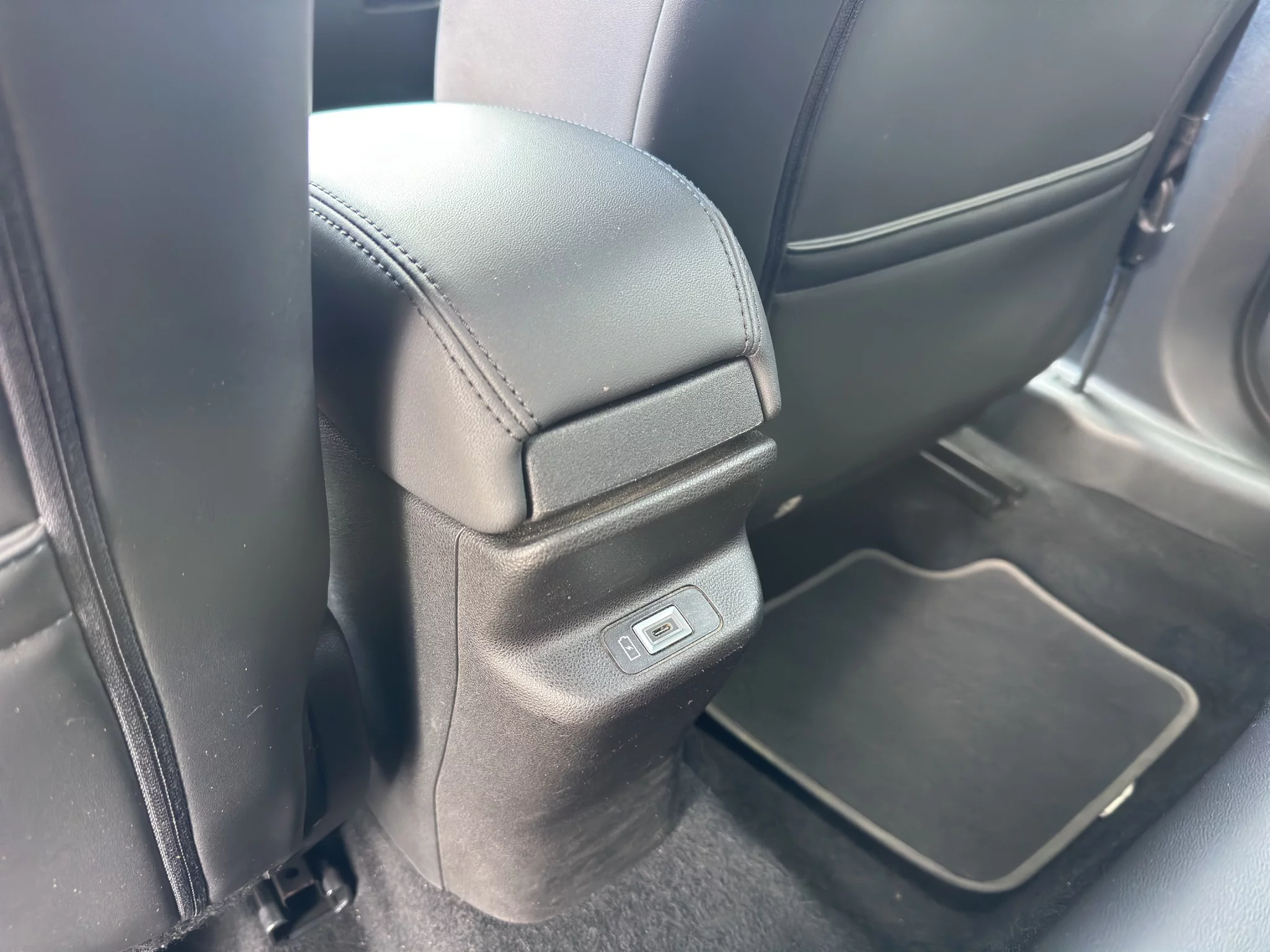 Jeep Avenger 1.2 TURBO SUMMIT 2023 — foto 19 di 23