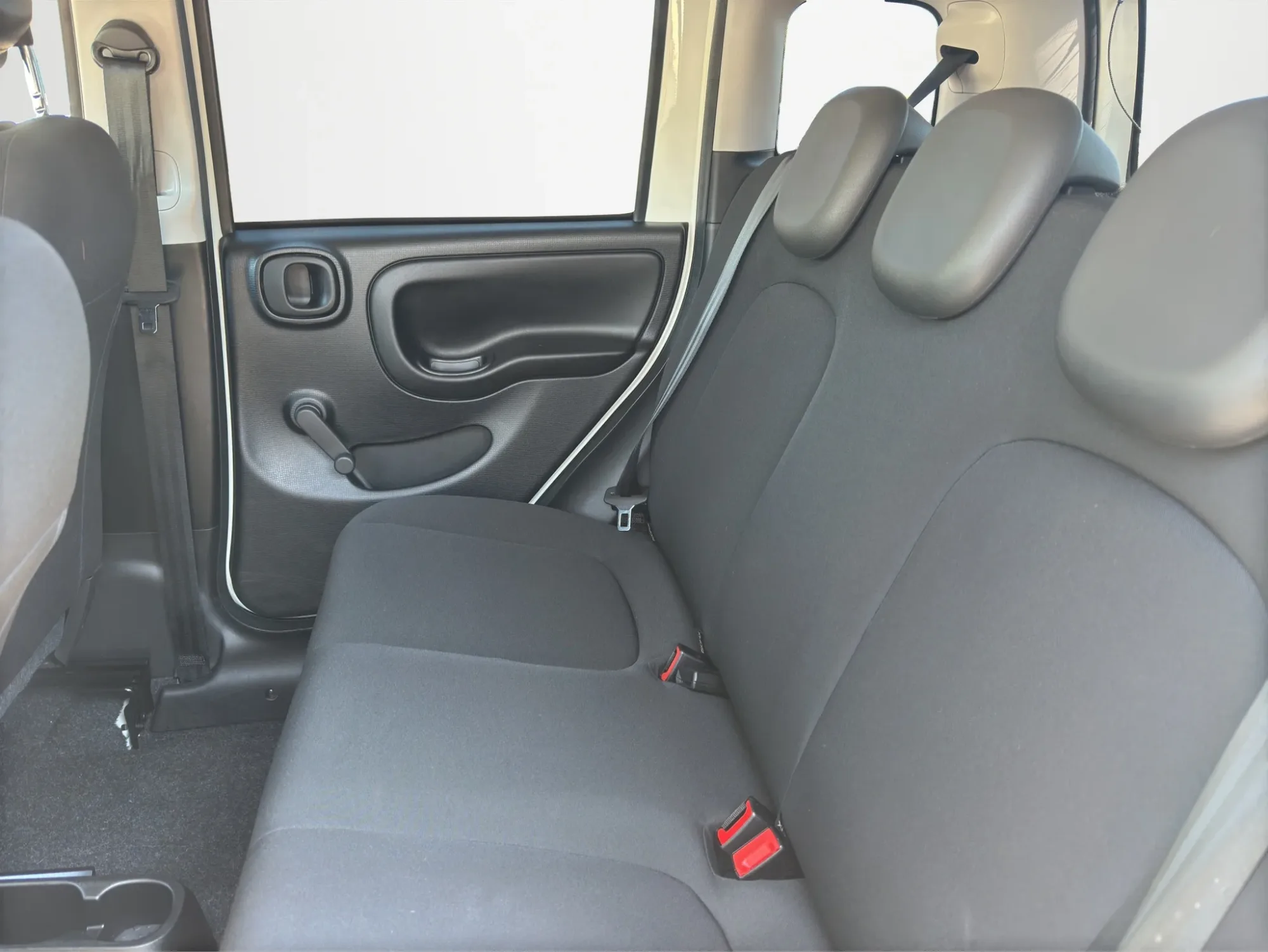 Fiat Panda 1.0 HYBRID 2024 — foto 13 di 18