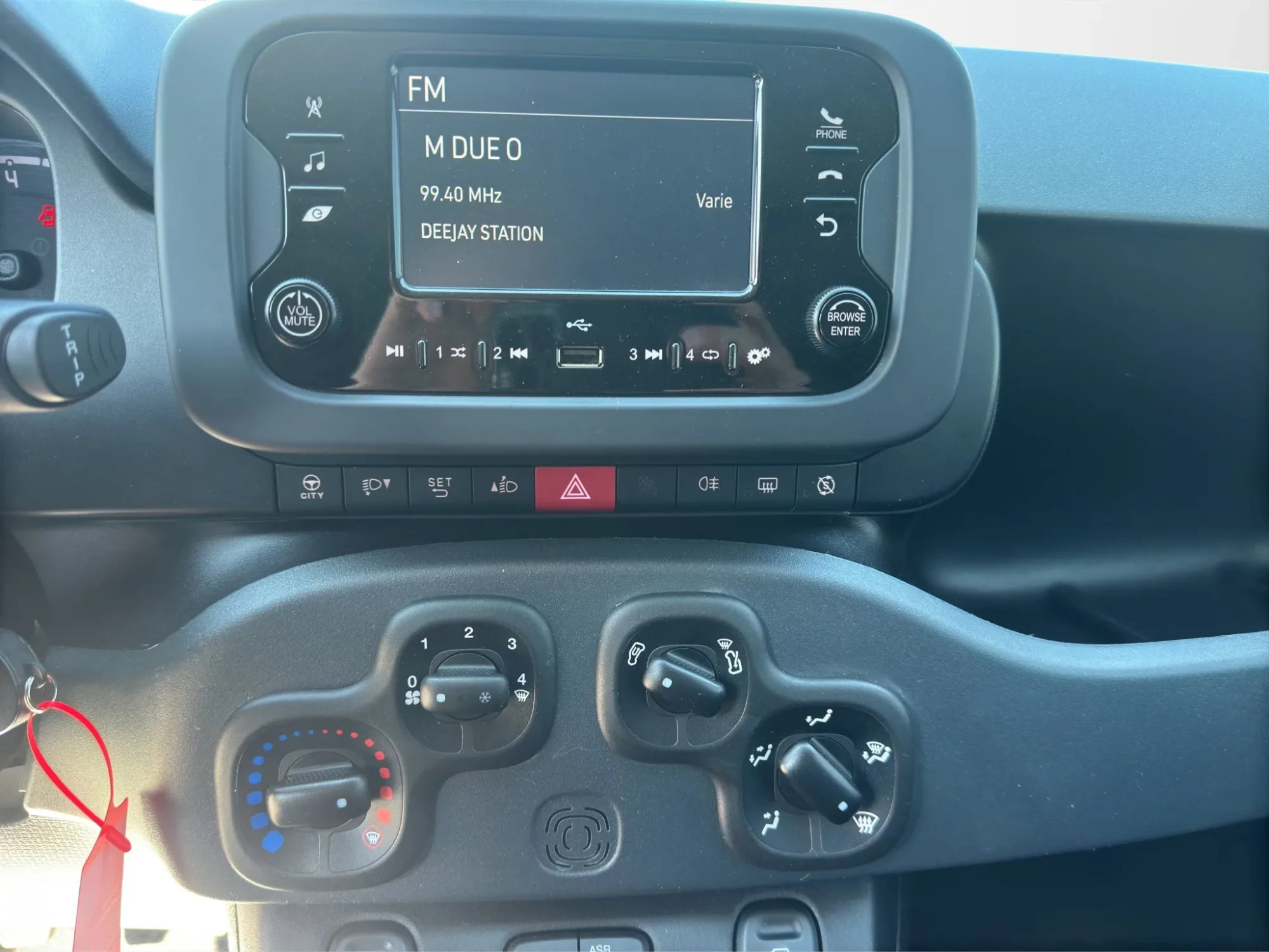 Fiat Panda 1.0 HYBRID 2024 — foto 15 di 18
