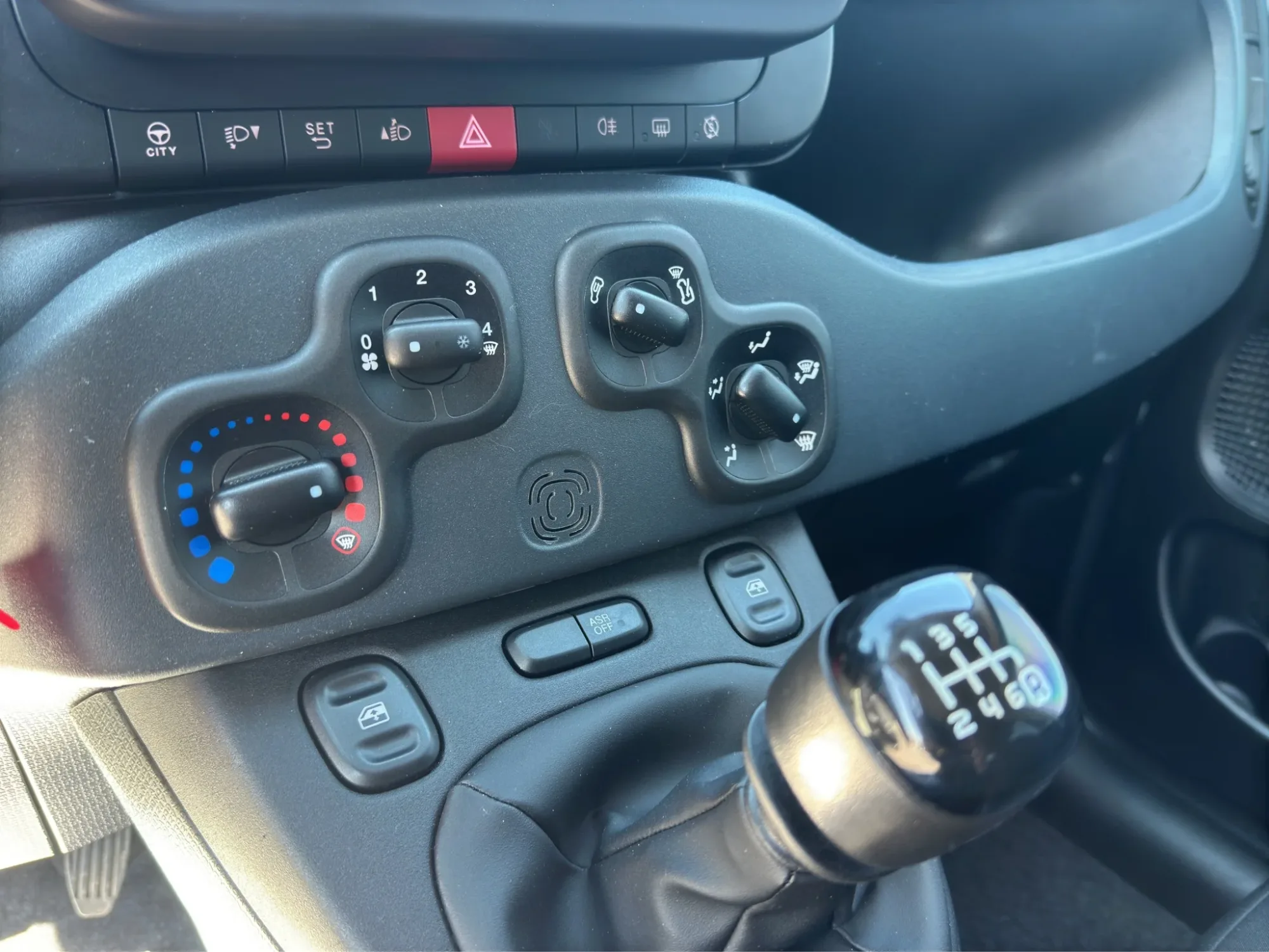 Fiat Panda 1.0 HYBRID 2024 — foto 16 di 18