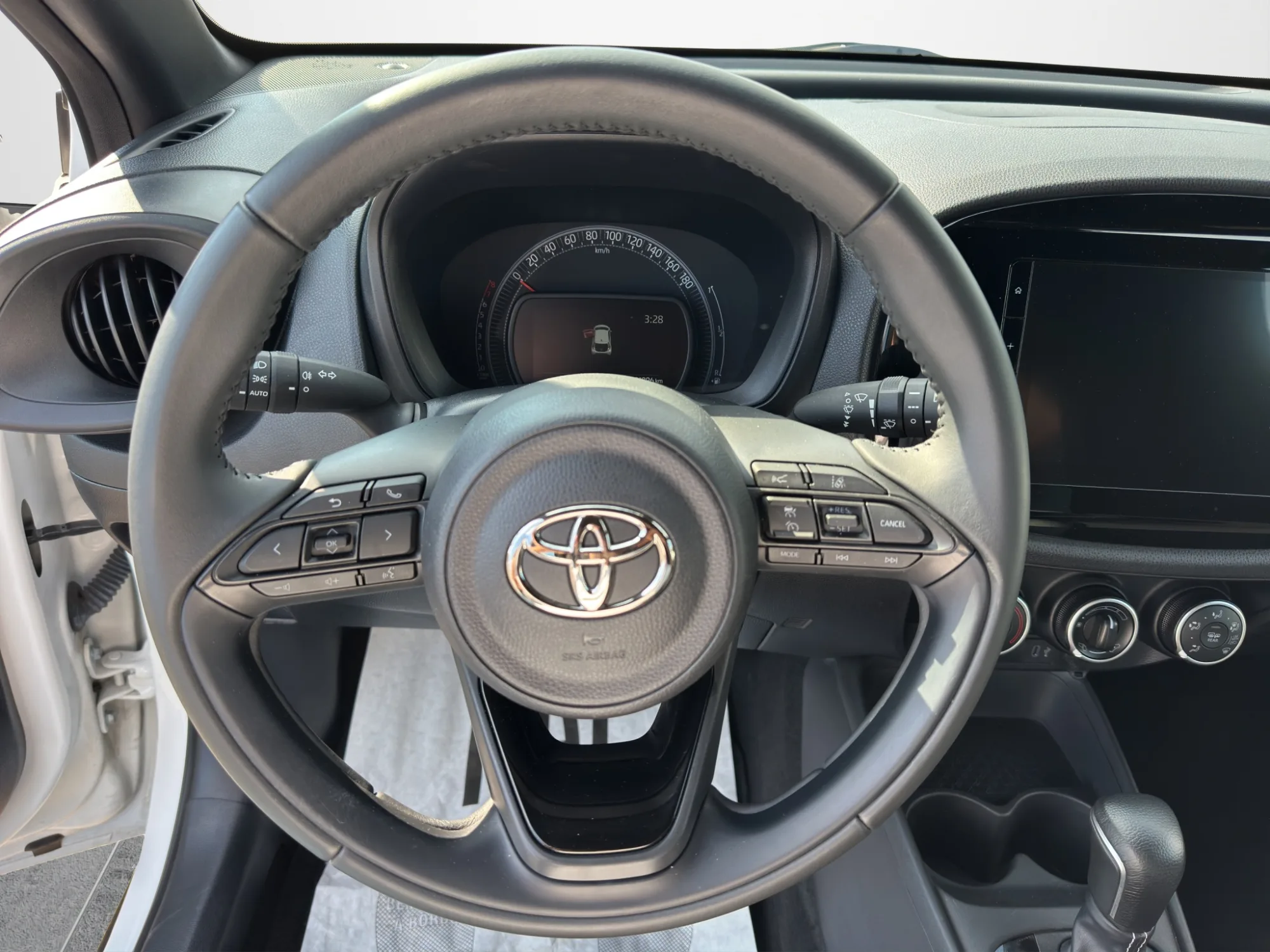 Toyota Aygo X 1.0 VVT-i 72 Cv. Active S-CVT 2024 — foto 10 di 22