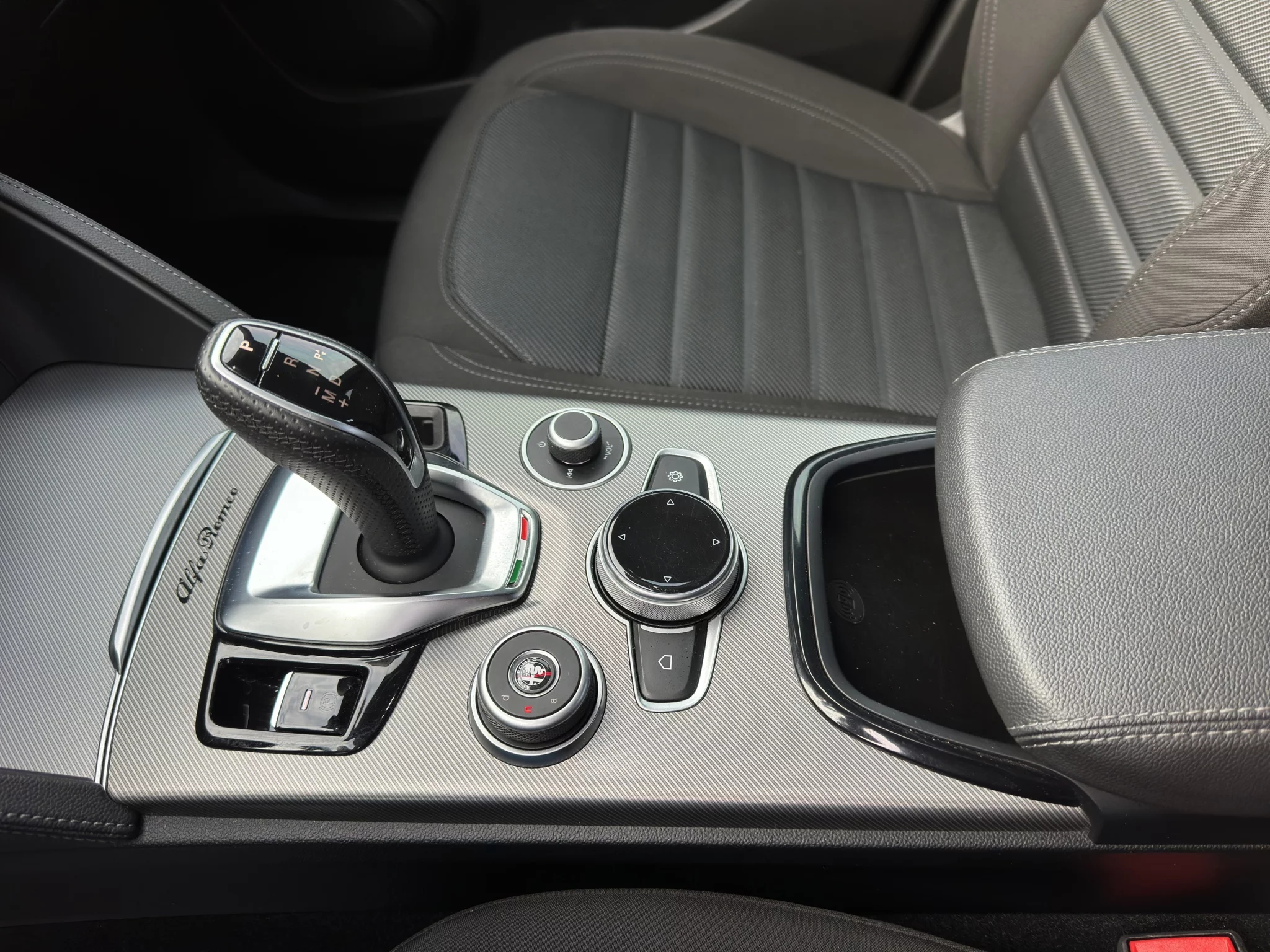 Alfa Romeo Stelvio 2.2 TURBO DIESEL VELOCE AT8 Q4 2024 — foto 17 di 23
