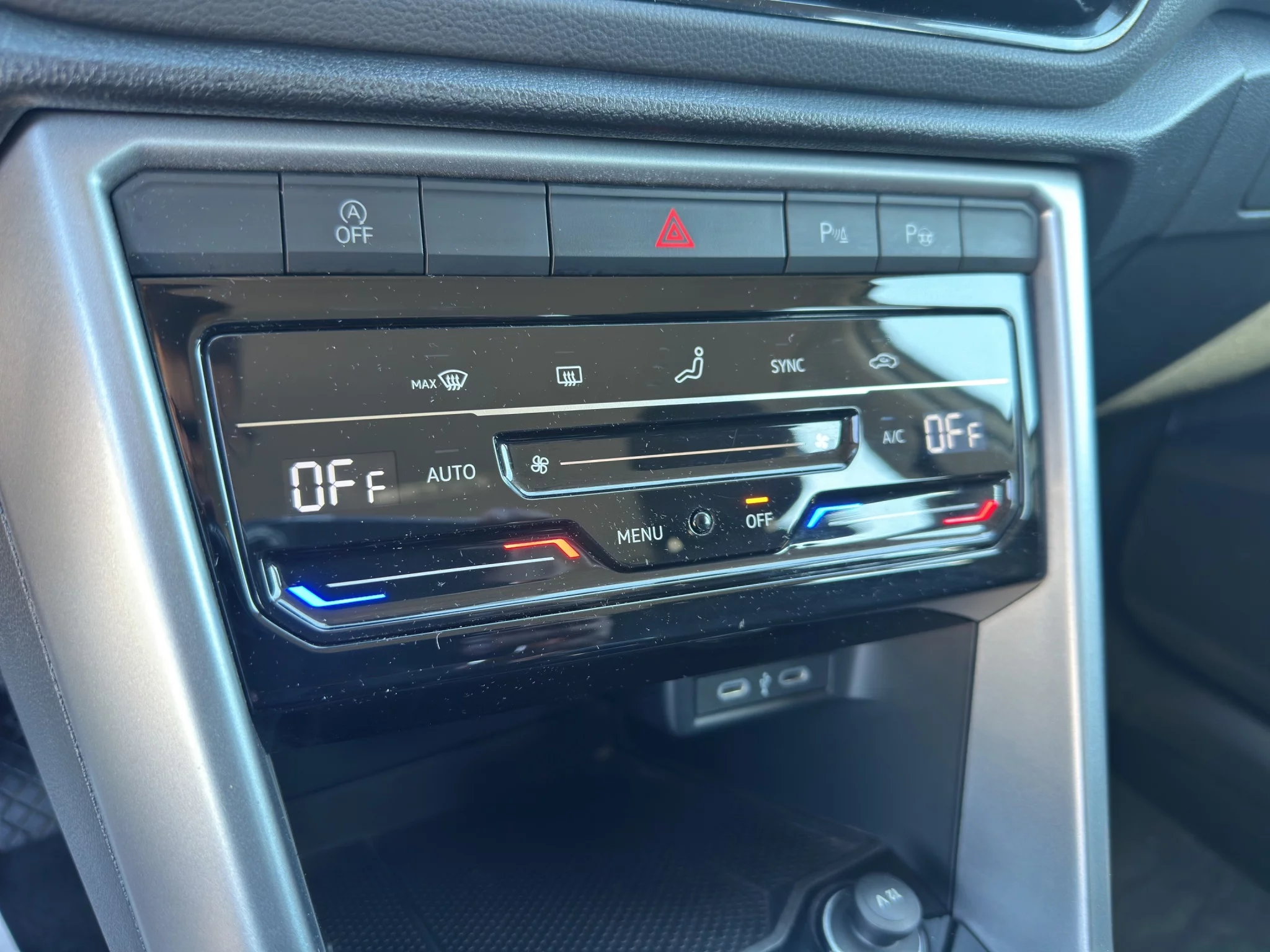Volkswagen T-Roc 1.0 TSI LIFE 2023 — foto 15 di 20