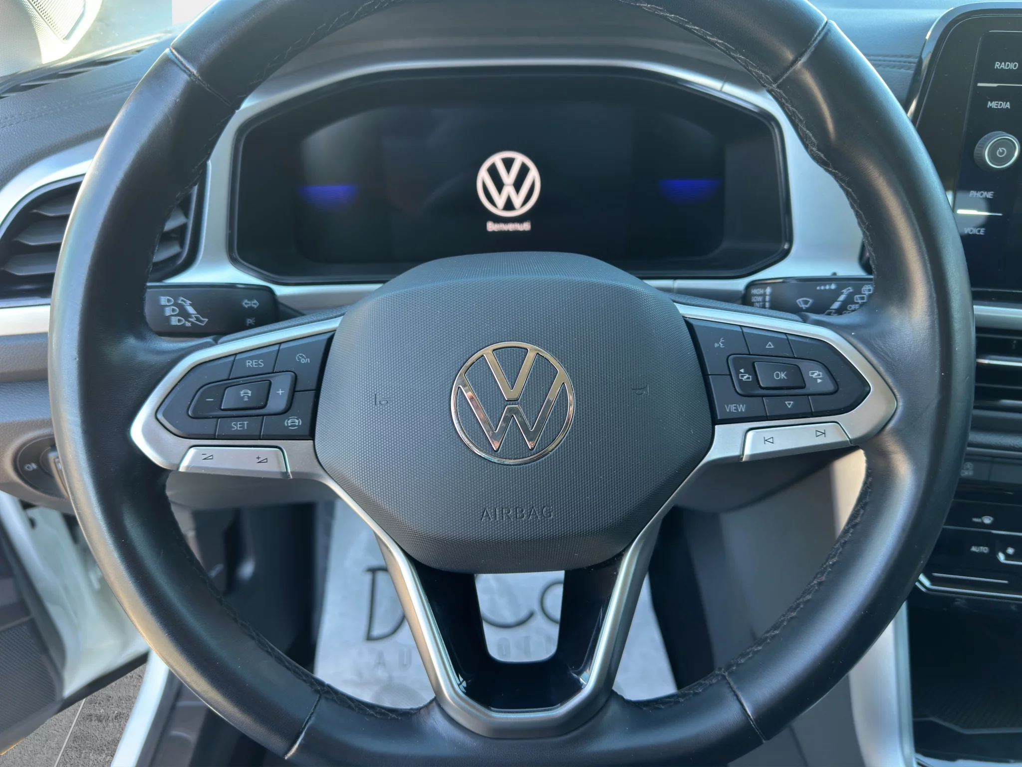 Volkswagen T-Roc 1.0 TSI LIFE 2023 — foto 10 di 20