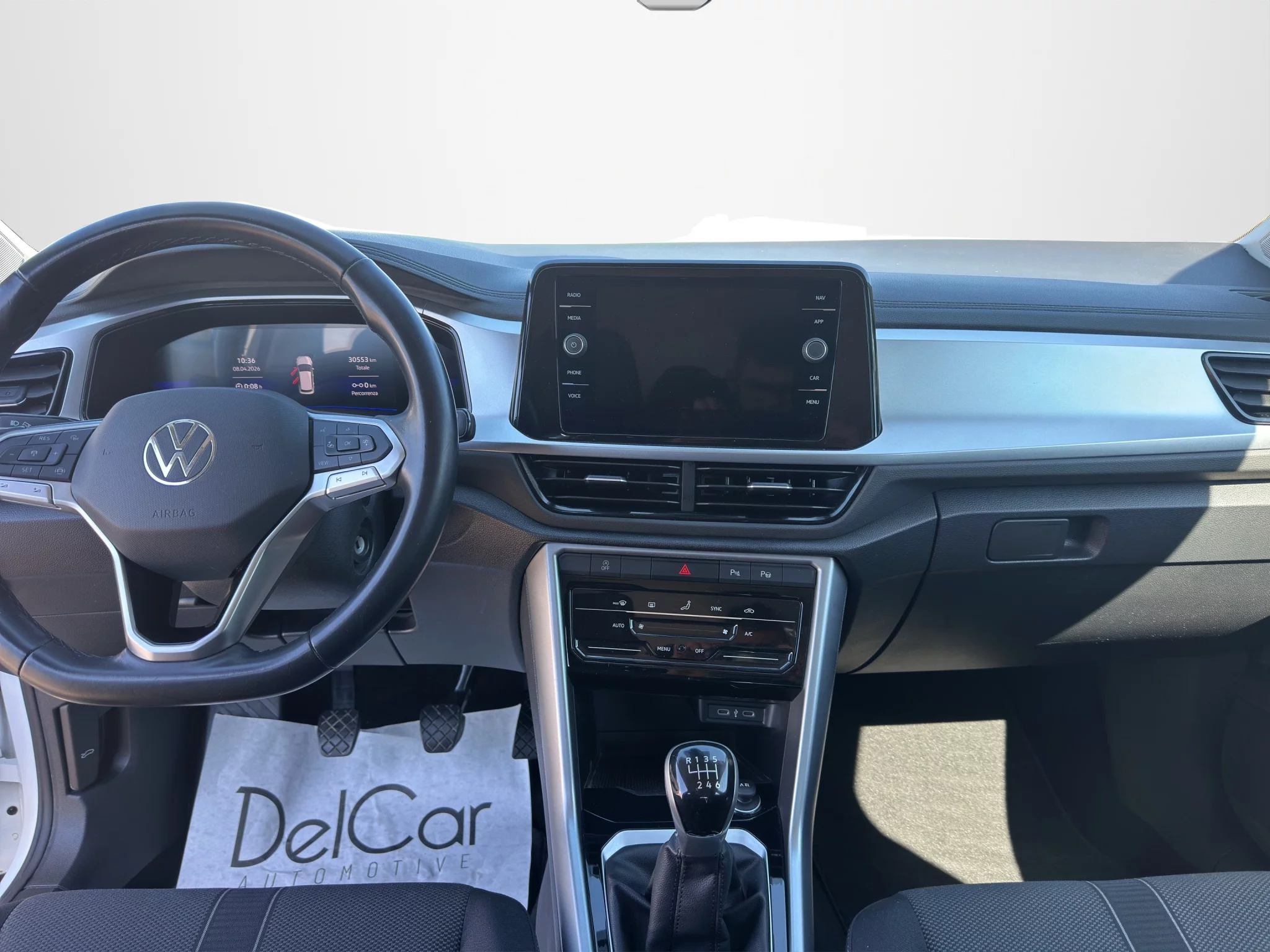 Volkswagen T-Roc 1.0 TSI LIFE 2023 — foto 13 di 20