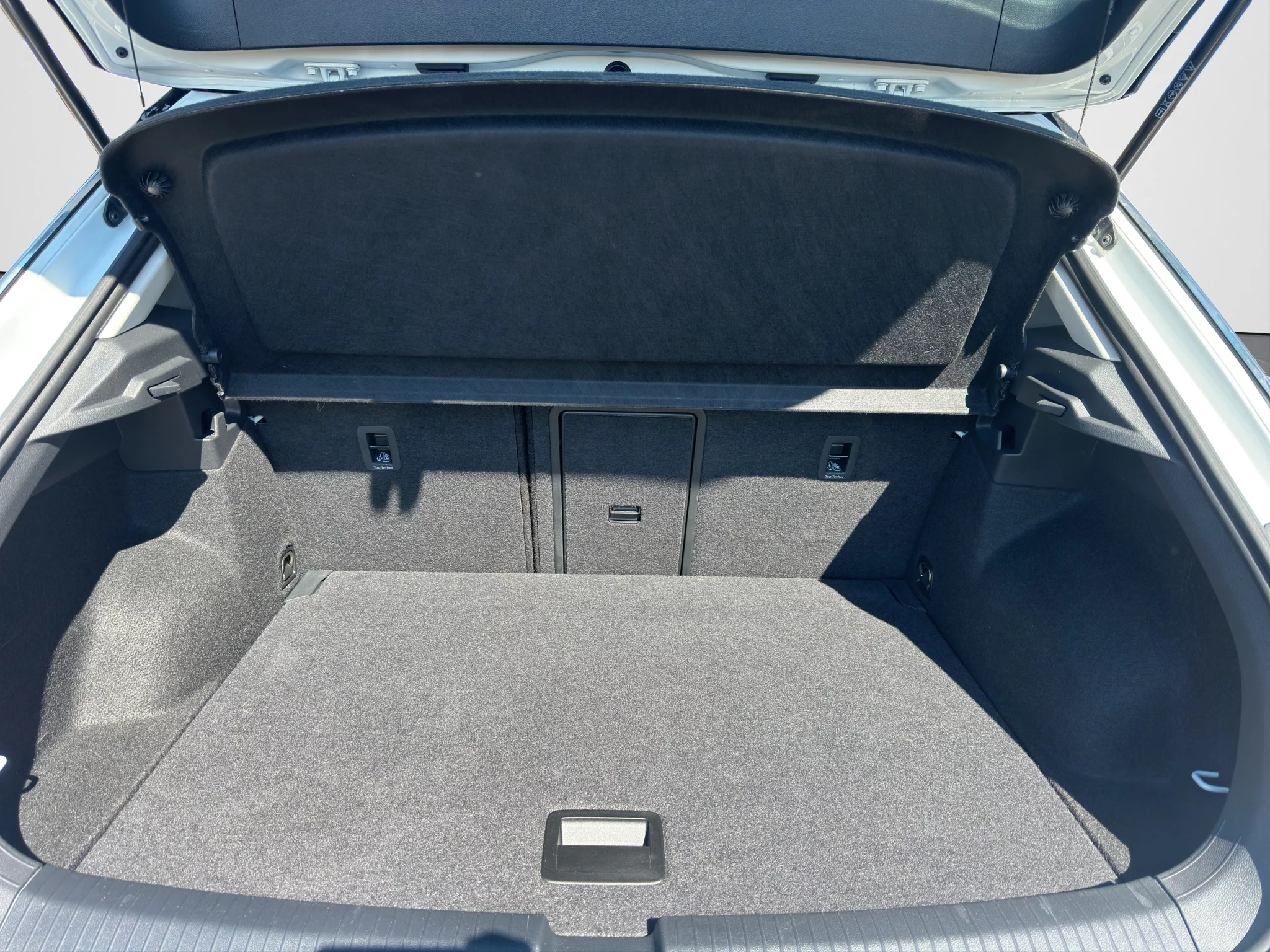 Volkswagen T-Roc 1.0 TSI LIFE 2023 — foto 17 di 20