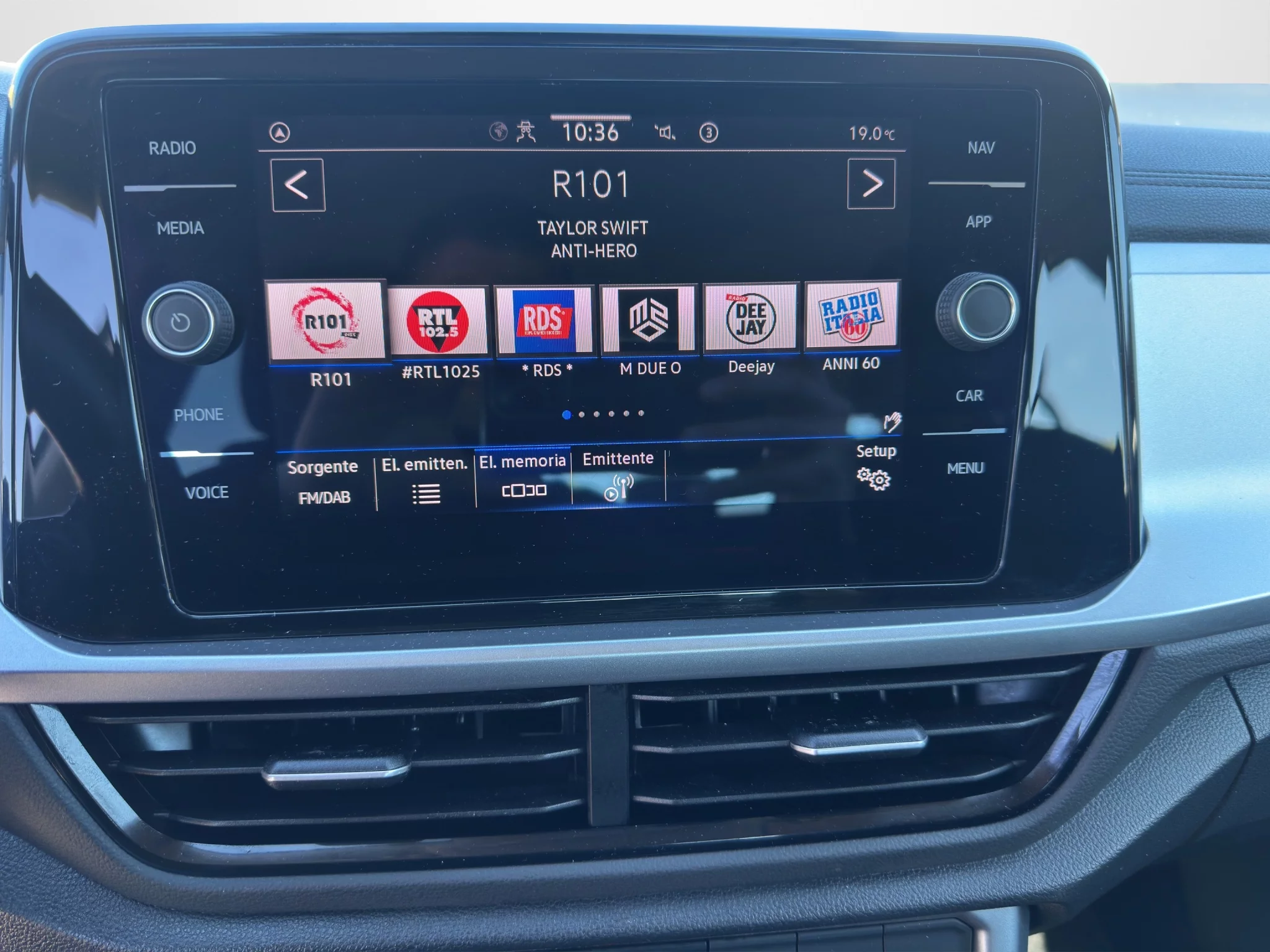 Volkswagen T-Roc 1.0 TSI LIFE 2023 — foto 14 di 20