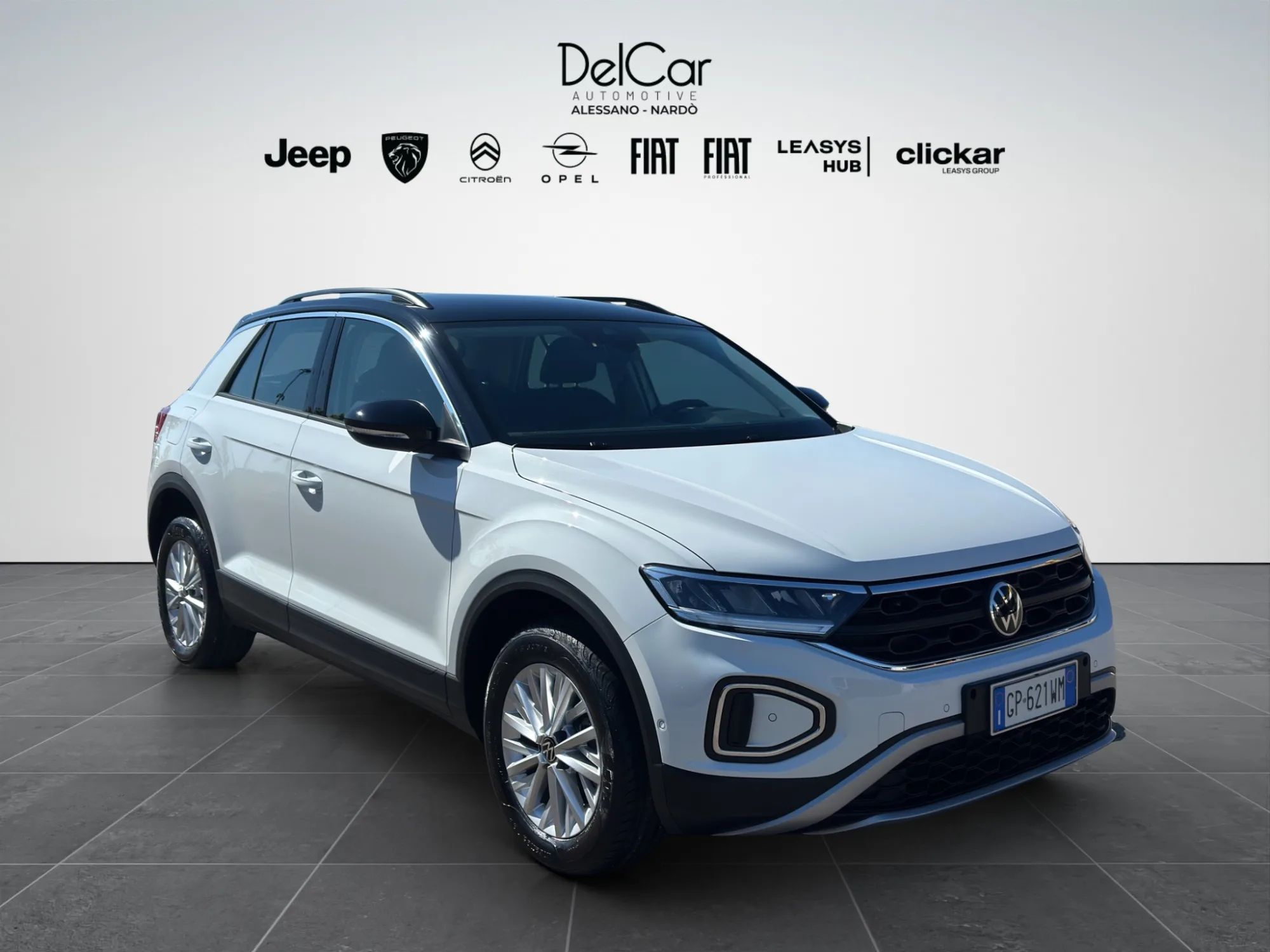 Volkswagen T-Roc 1.0 TSI LIFE 2023 — foto 8 di 20