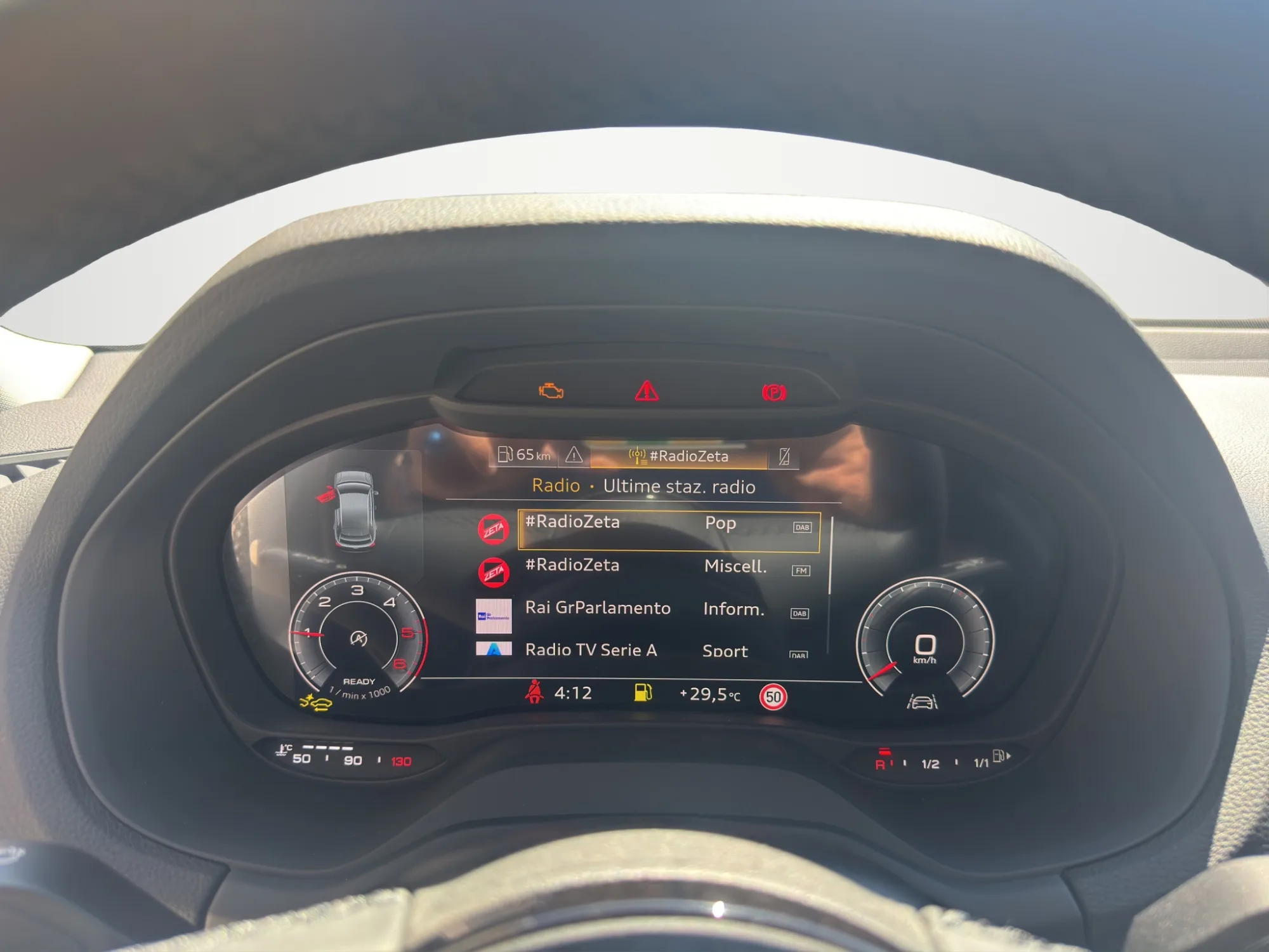 Audi Q2 30 2.0 TDI Identity Black 2025 — foto 11 di 18