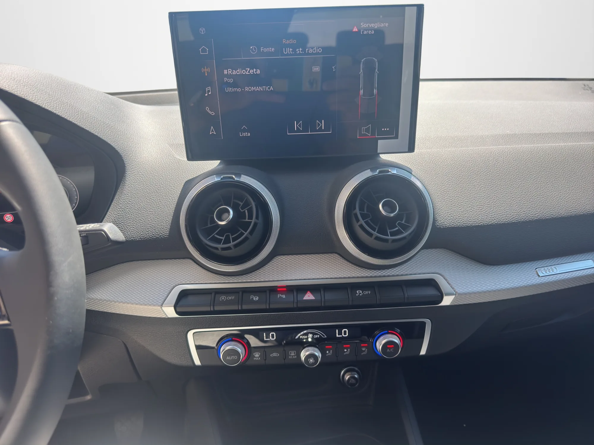 Audi Q2 30 2.0 TDI Identity Black 2025 — foto 16 di 18
