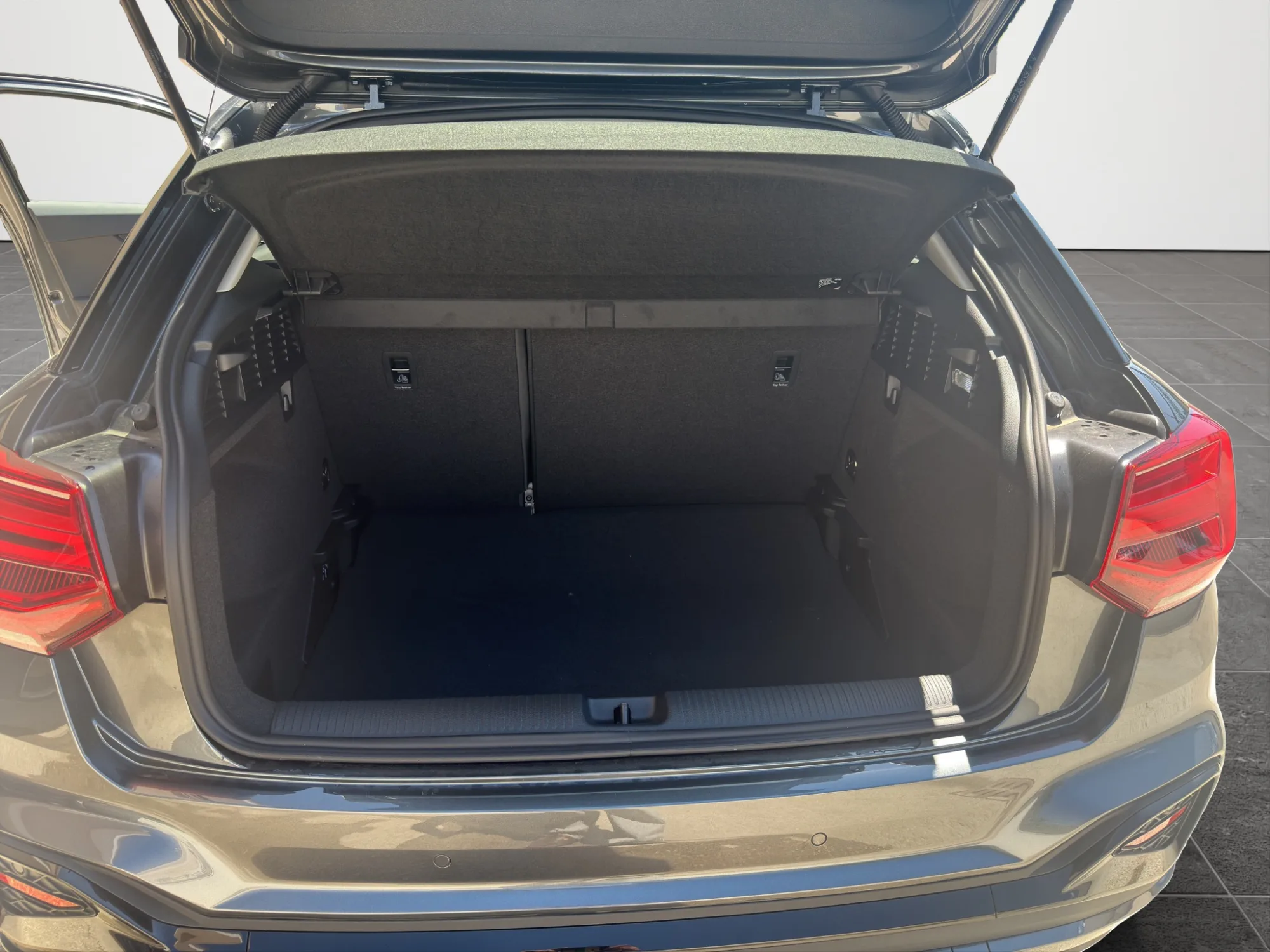 Audi Q2 30 2.0 TDI Identity Black 2025 — foto 17 di 18